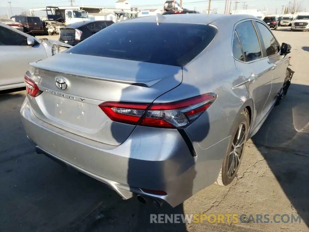 4 Photograph of a damaged car 4T1B11HK3KU202422 TOYOTA CAMRY 2019