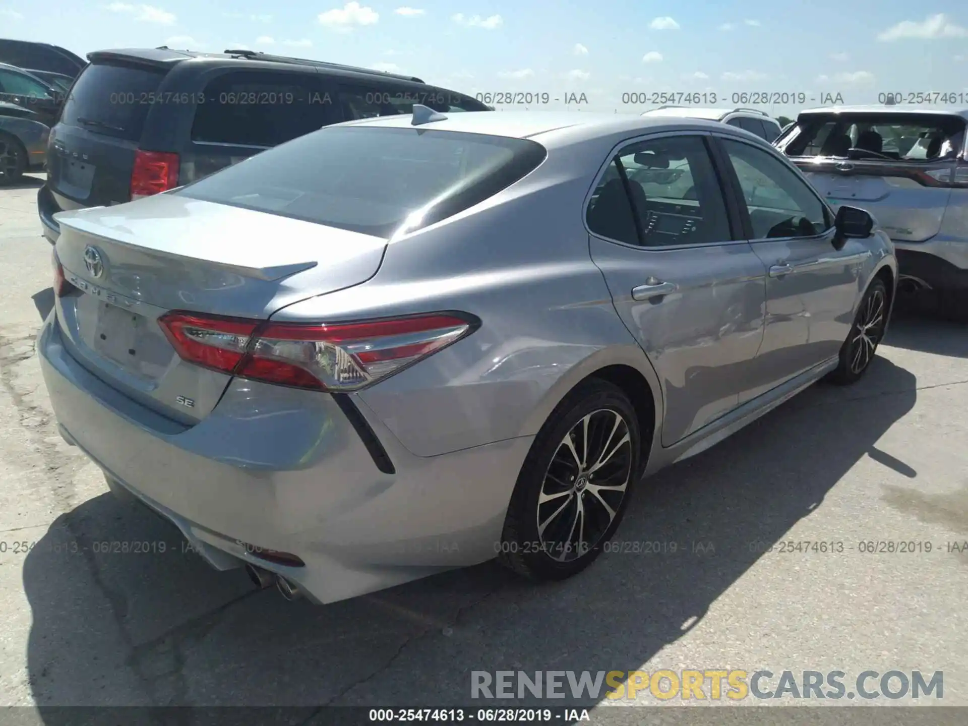 4 Photograph of a damaged car 4T1B11HK3KU204560 TOYOTA CAMRY 2019