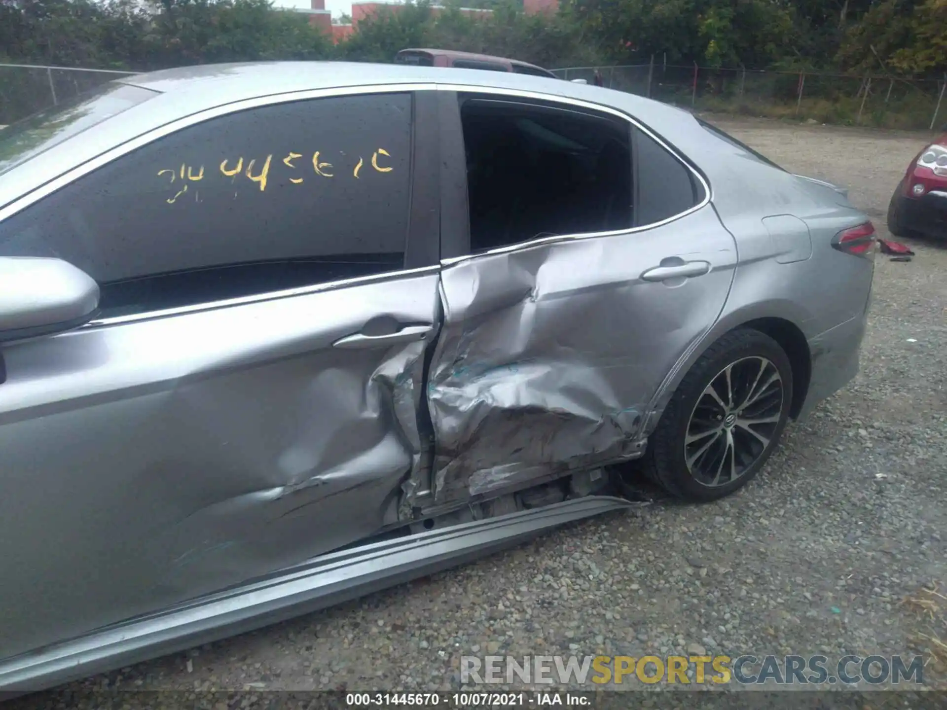 6 Photograph of a damaged car 4T1B11HK3KU204834 TOYOTA CAMRY 2019