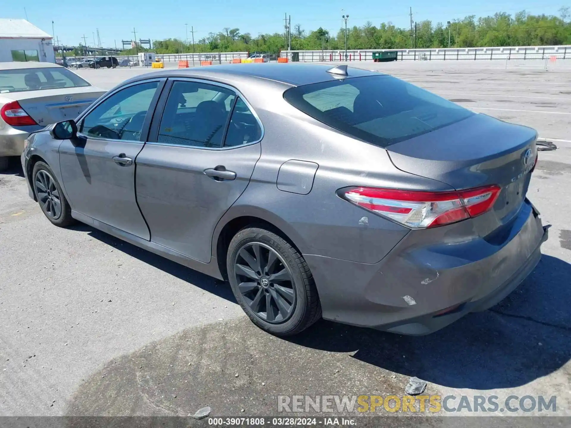 13 Photograph of a damaged car 4T1B11HK3KU205675 TOYOTA CAMRY 2019