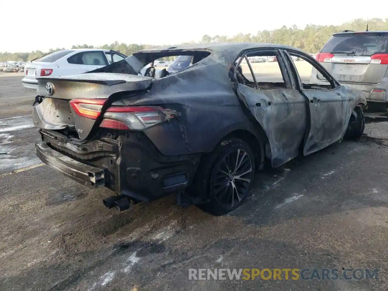 4 Photograph of a damaged car 4T1B11HK3KU206762 TOYOTA CAMRY 2019