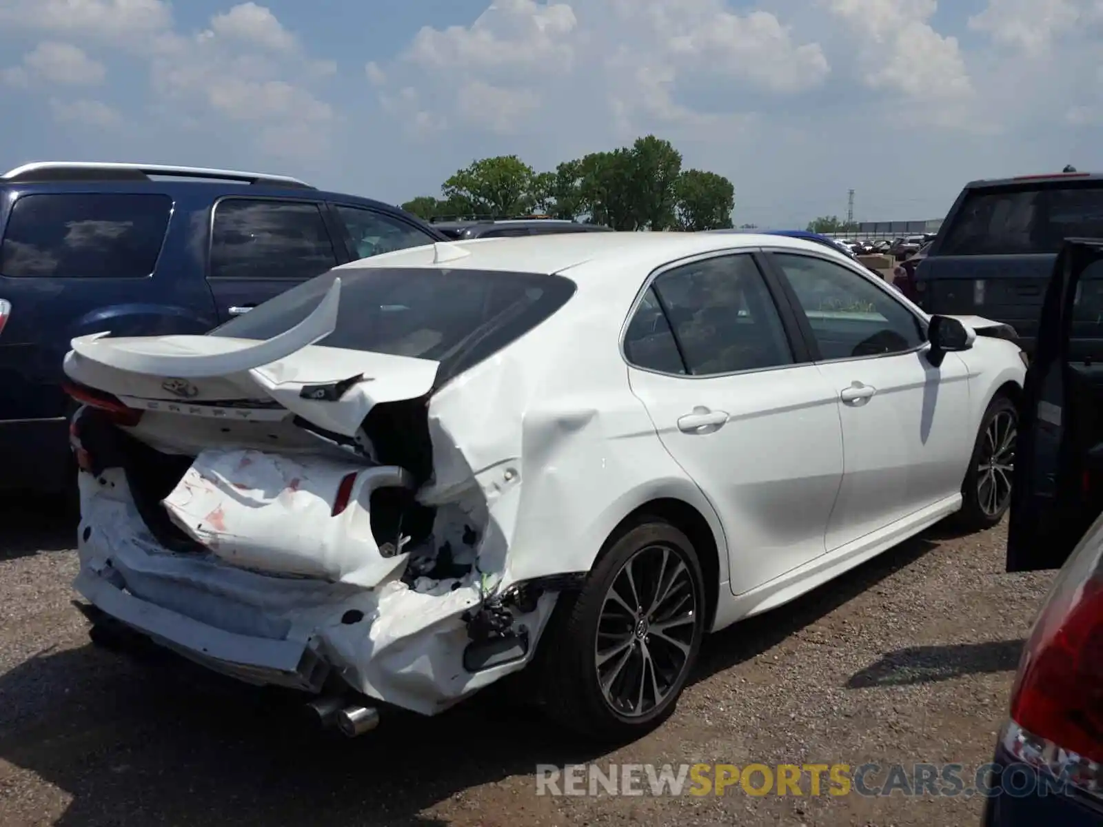 4 Photograph of a damaged car 4T1B11HK3KU209600 TOYOTA CAMRY 2019