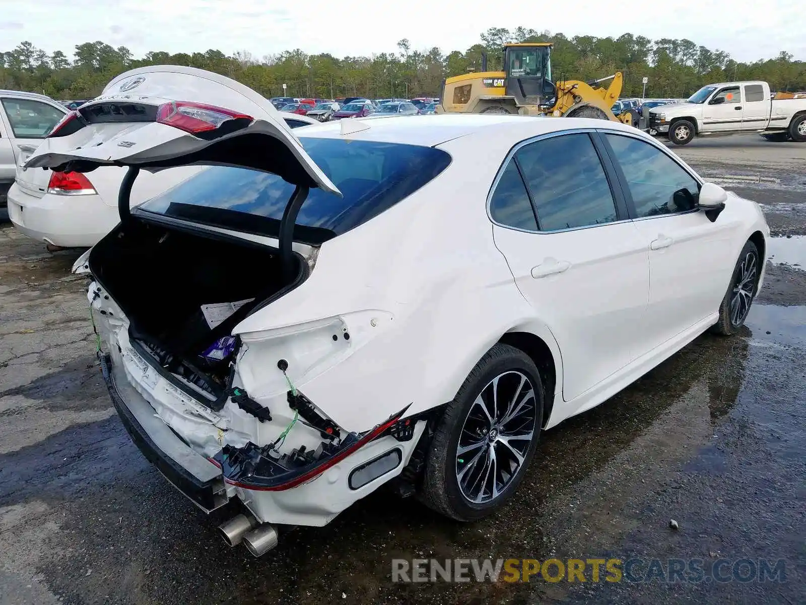 4 Photograph of a damaged car 4T1B11HK3KU209998 TOYOTA CAMRY 2019