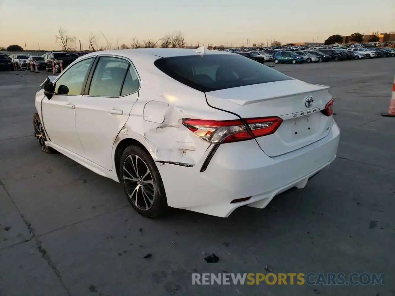 3 Photograph of a damaged car 4T1B11HK3KU211640 TOYOTA CAMRY 2019