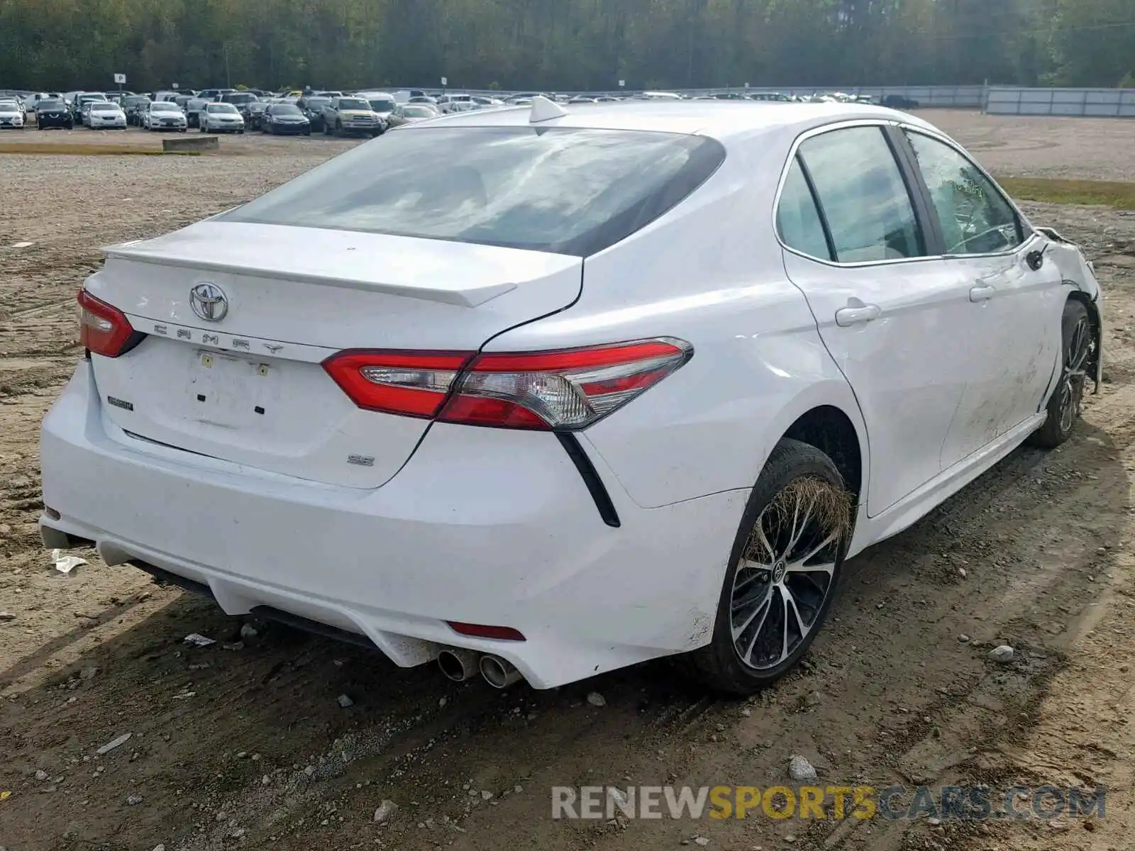 4 Фотография поврежденного автомобиля 4T1B11HK3KU214179 TOYOTA CAMRY 2019