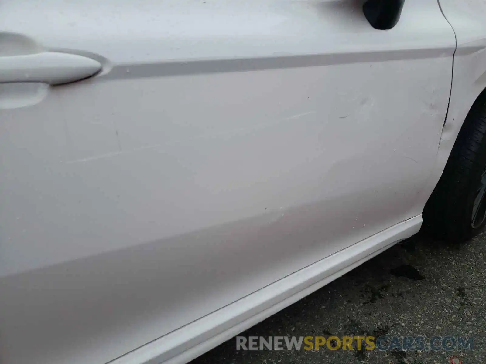 9 Photograph of a damaged car 4T1B11HK3KU220693 TOYOTA CAMRY 2019