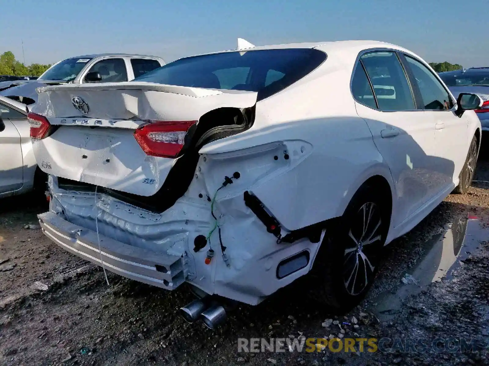 4 Photograph of a damaged car 4T1B11HK3KU225571 TOYOTA CAMRY 2019