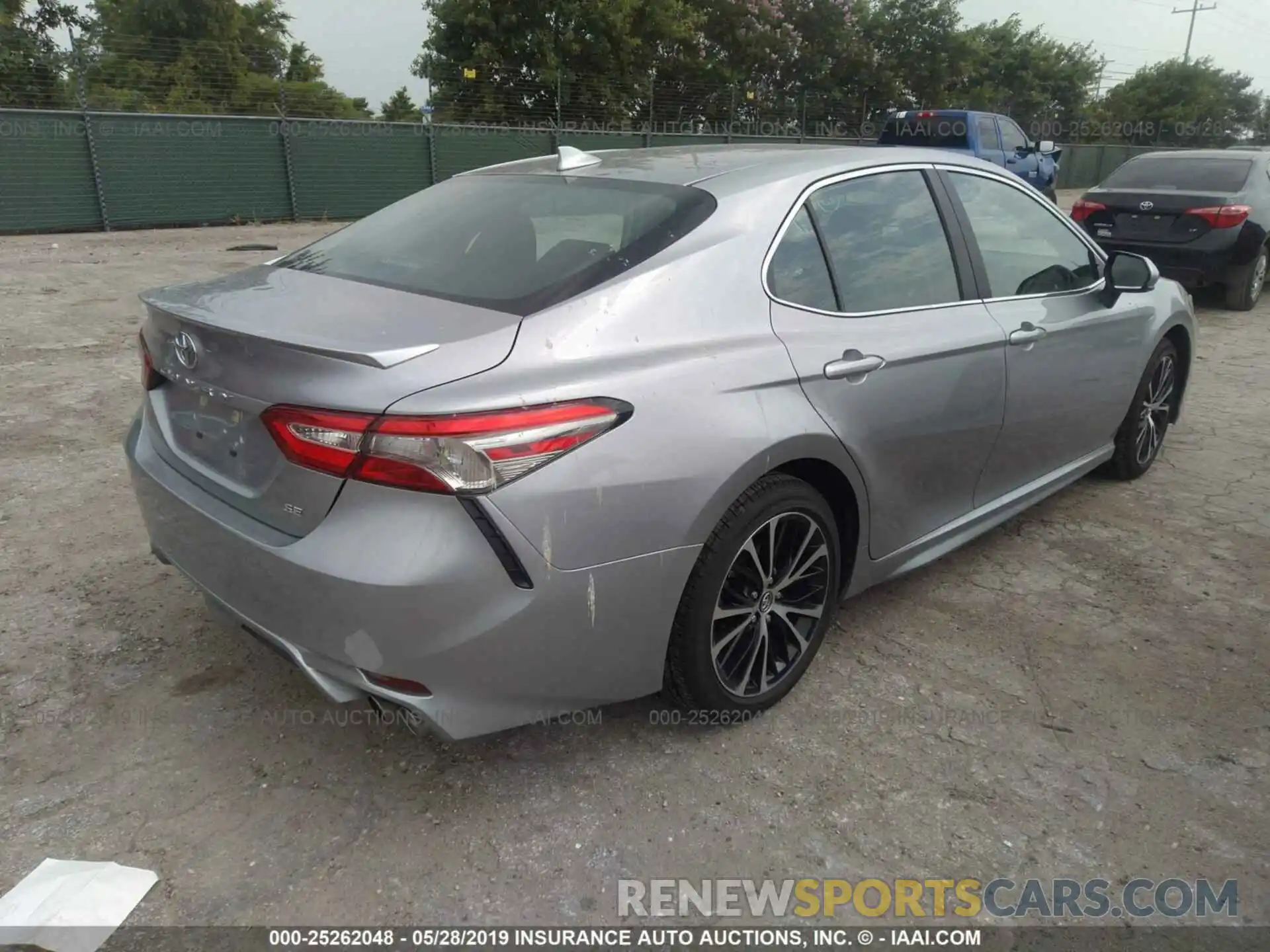 4 Фотография поврежденного автомобиля 4T1B11HK3KU233900 TOYOTA CAMRY 2019