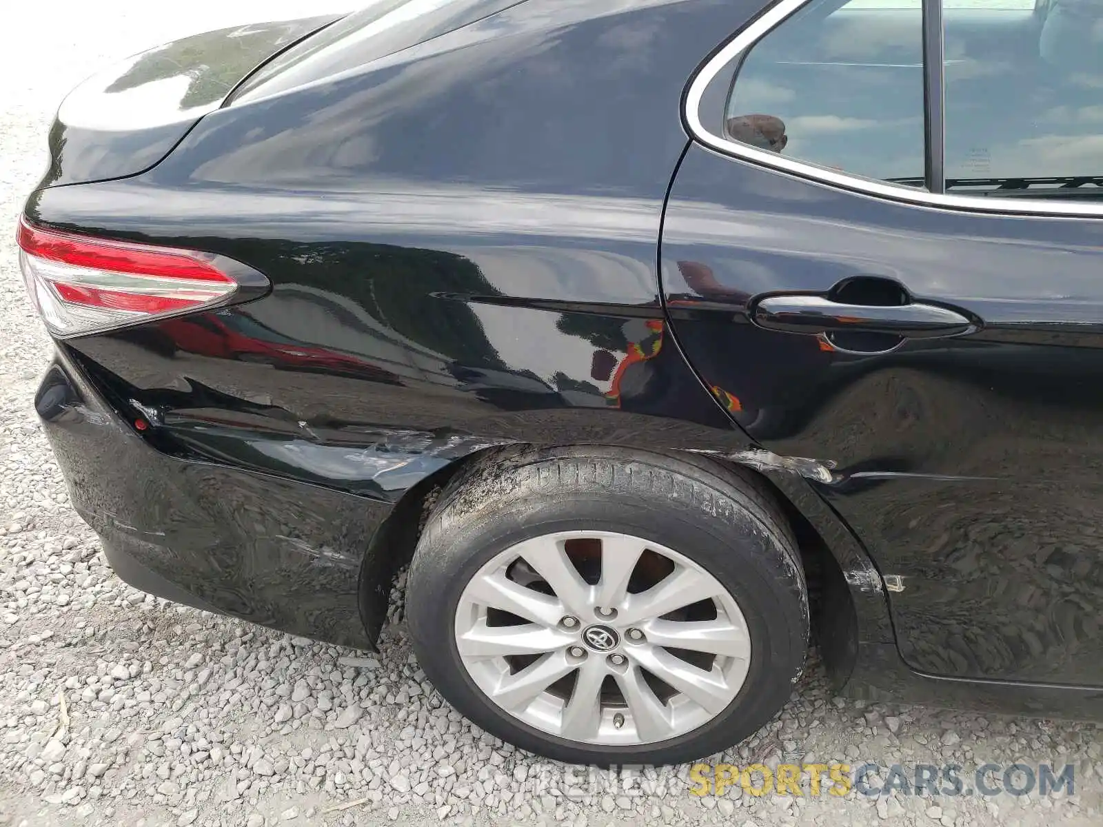 10 Photograph of a damaged car 4T1B11HK3KU236389 TOYOTA CAMRY 2019