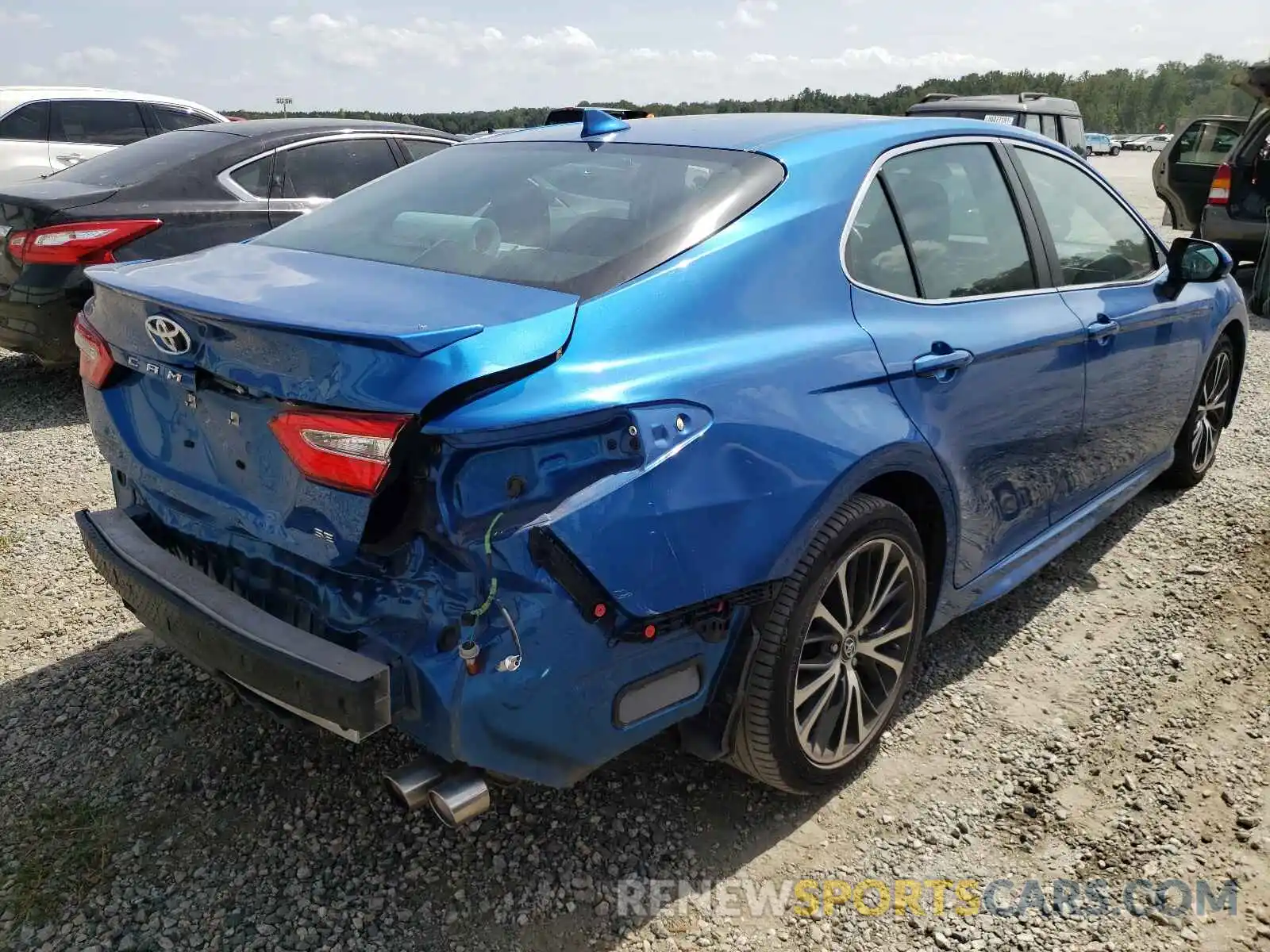 4 Фотография поврежденного автомобиля 4T1B11HK3KU240104 TOYOTA CAMRY 2019