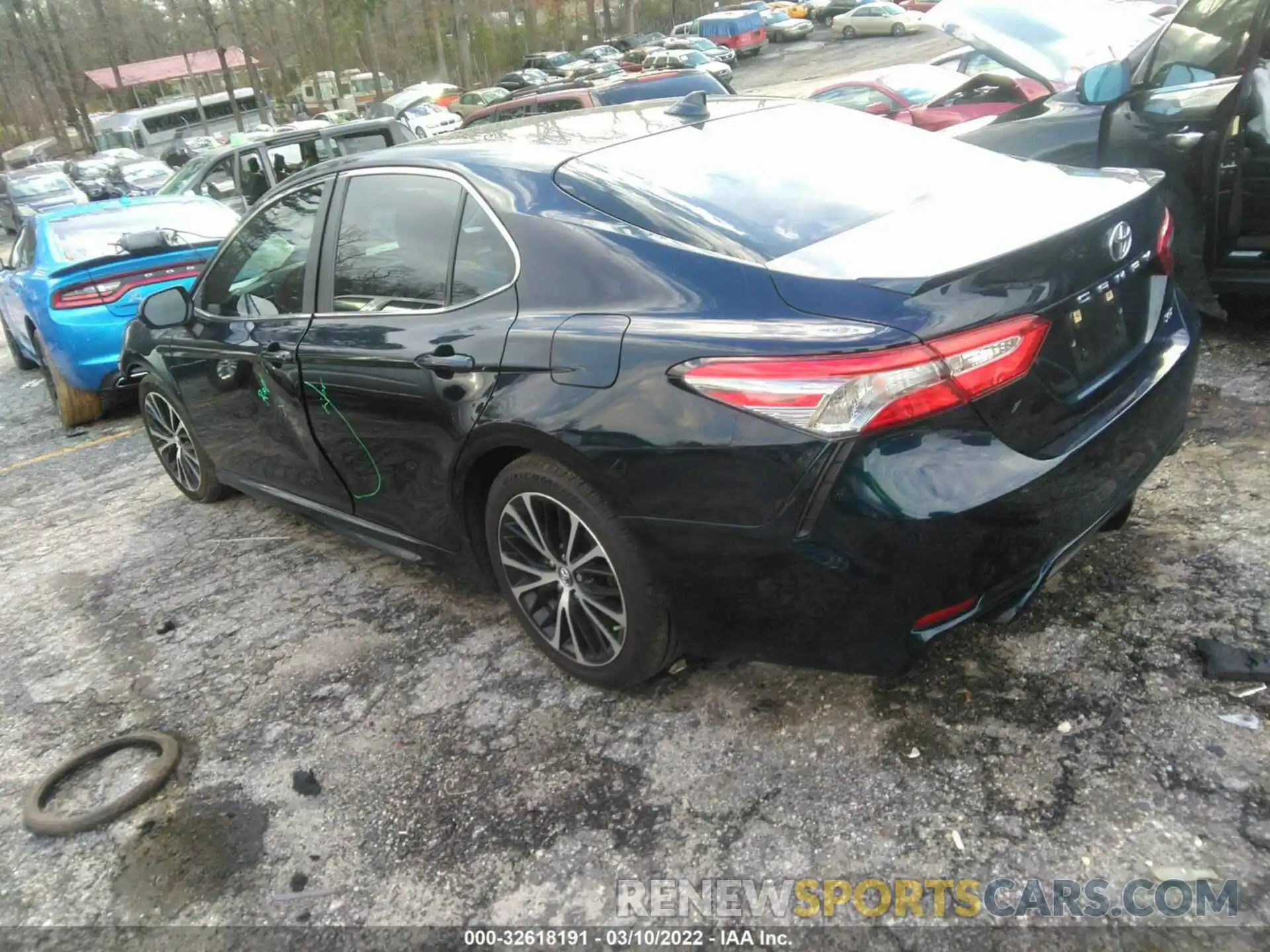 3 Фотография поврежденного автомобиля 4T1B11HK3KU242631 TOYOTA CAMRY 2019