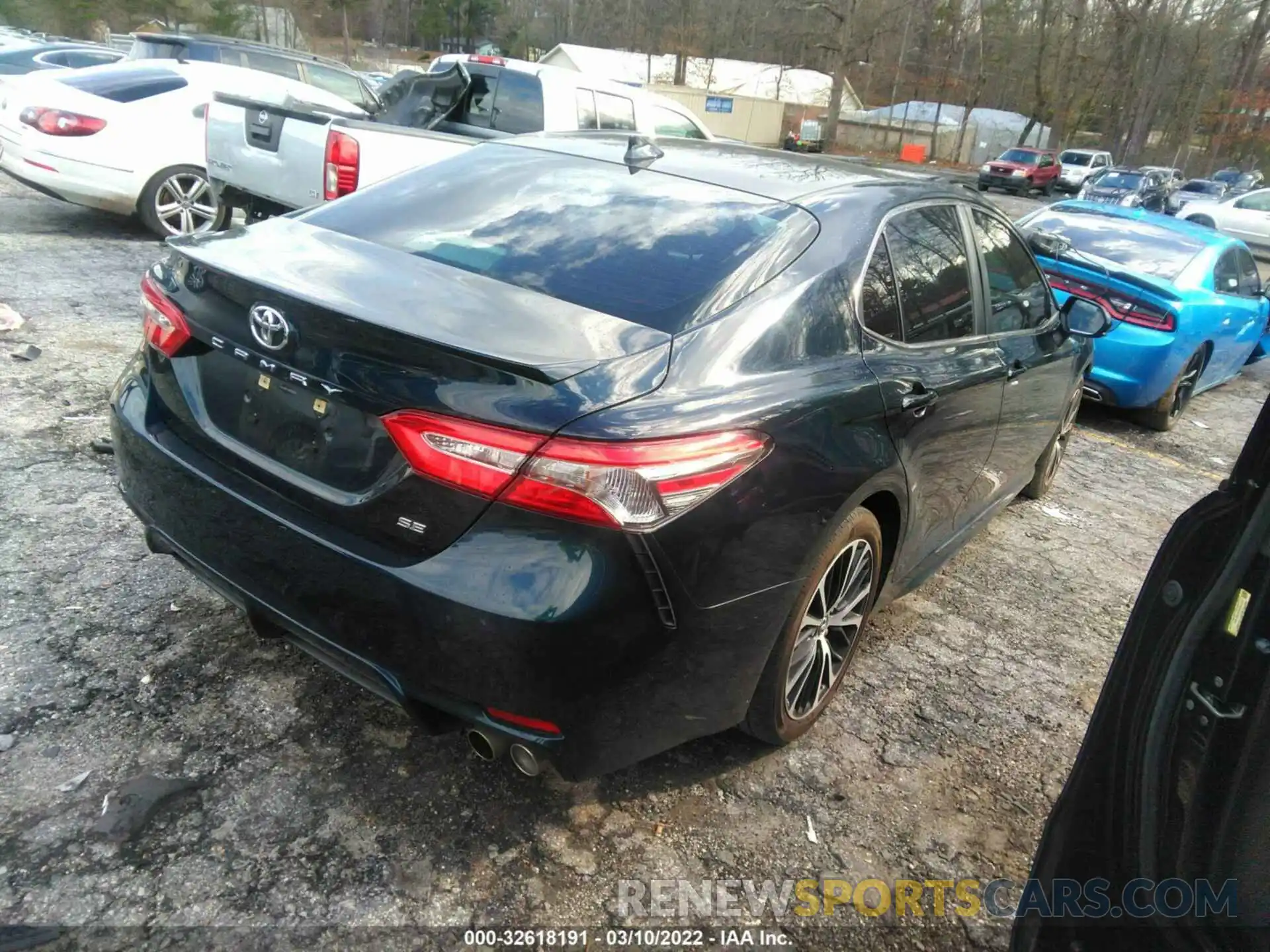 4 Фотография поврежденного автомобиля 4T1B11HK3KU242631 TOYOTA CAMRY 2019