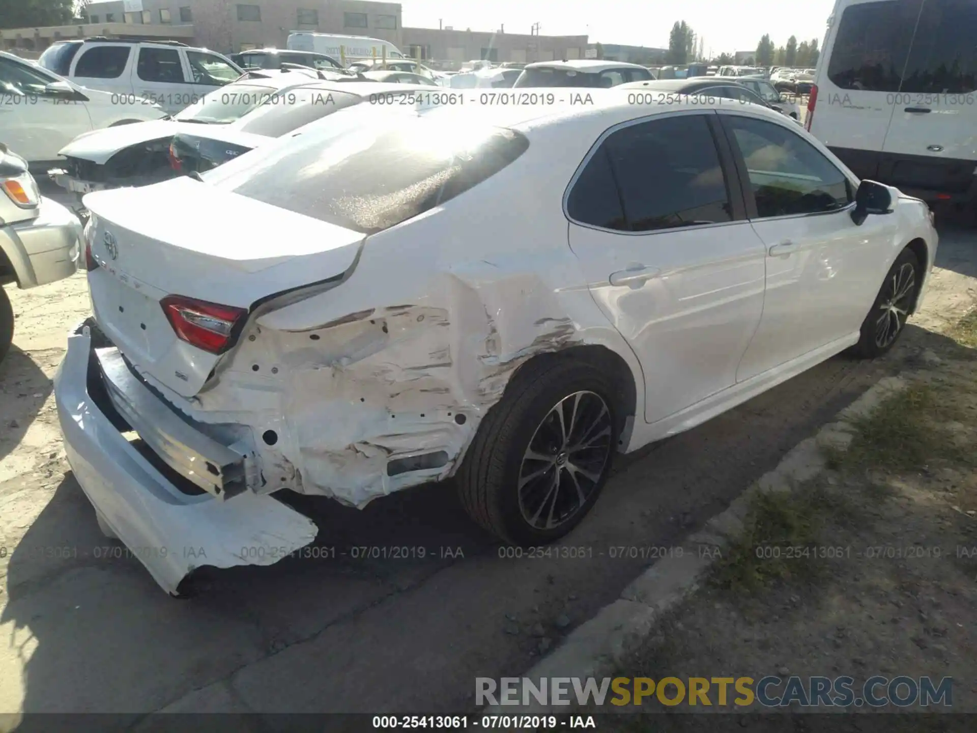 4 Photograph of a damaged car 4T1B11HK3KU255234 TOYOTA CAMRY 2019