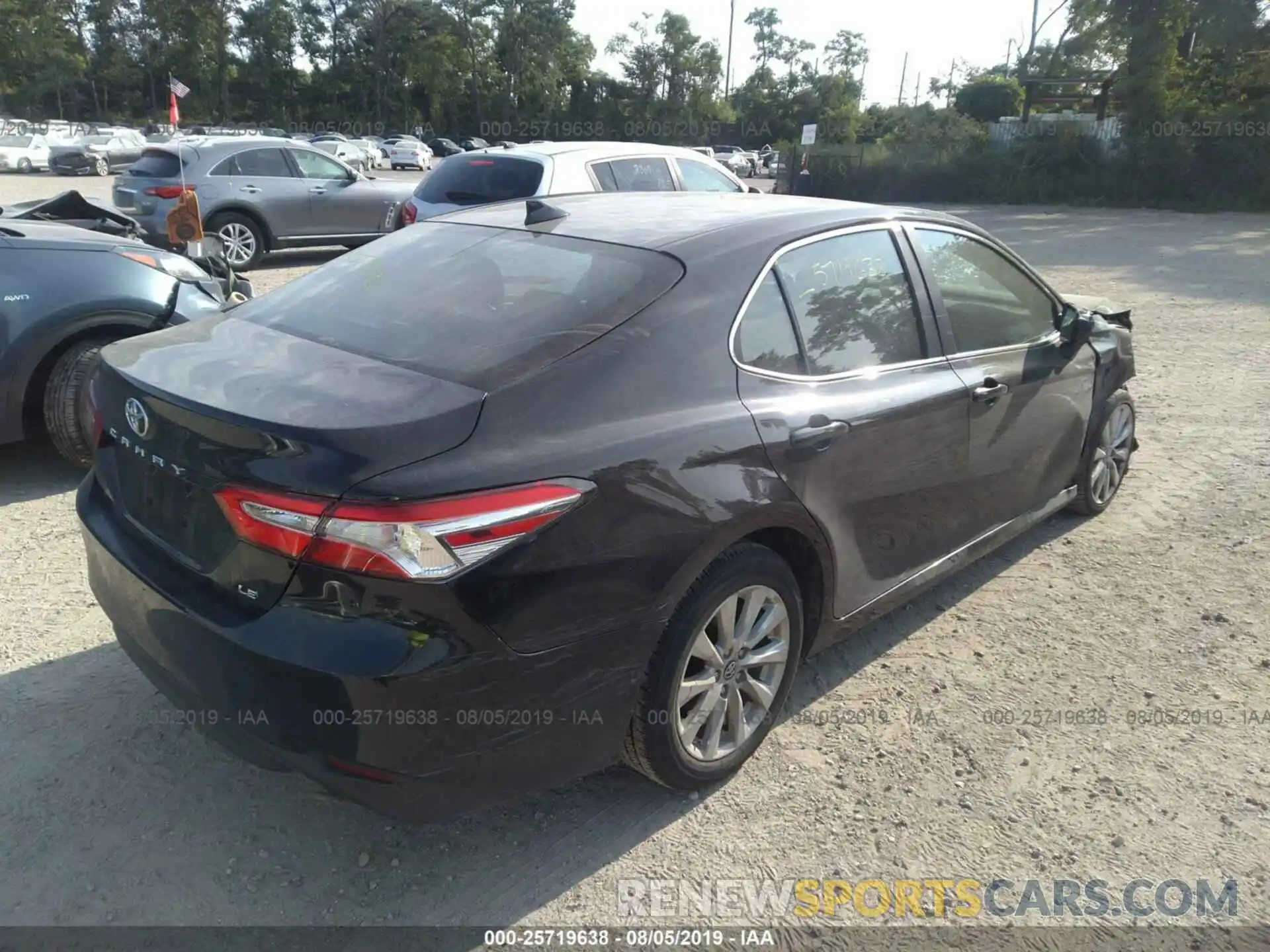 4 Photograph of a damaged car 4T1B11HK3KU256190 TOYOTA CAMRY 2019