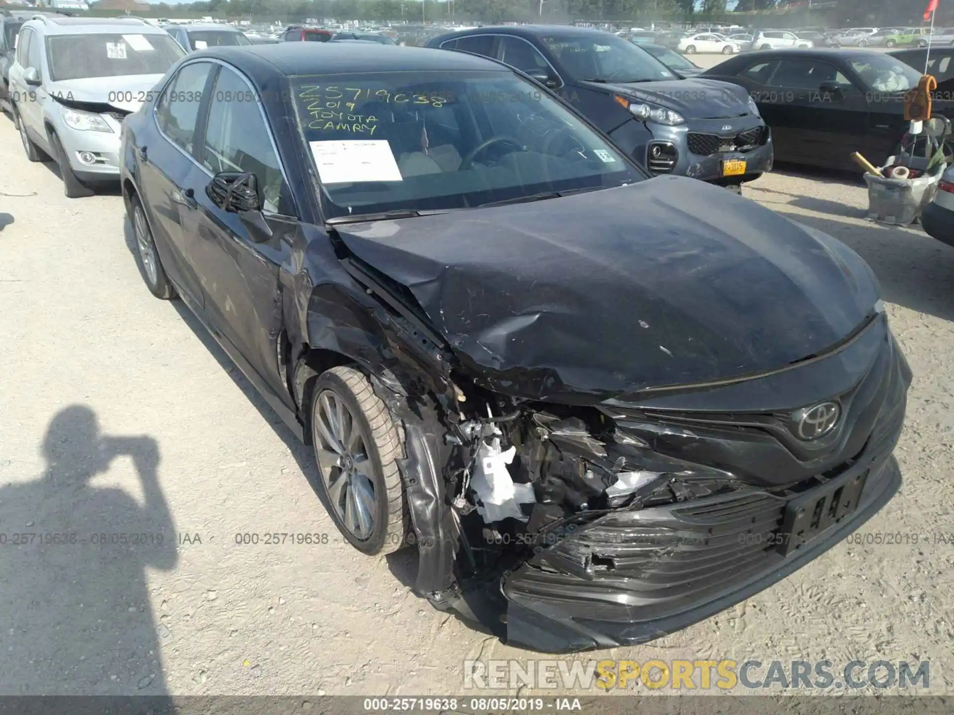 6 Фотография поврежденного автомобиля 4T1B11HK3KU256190 TOYOTA CAMRY 2019