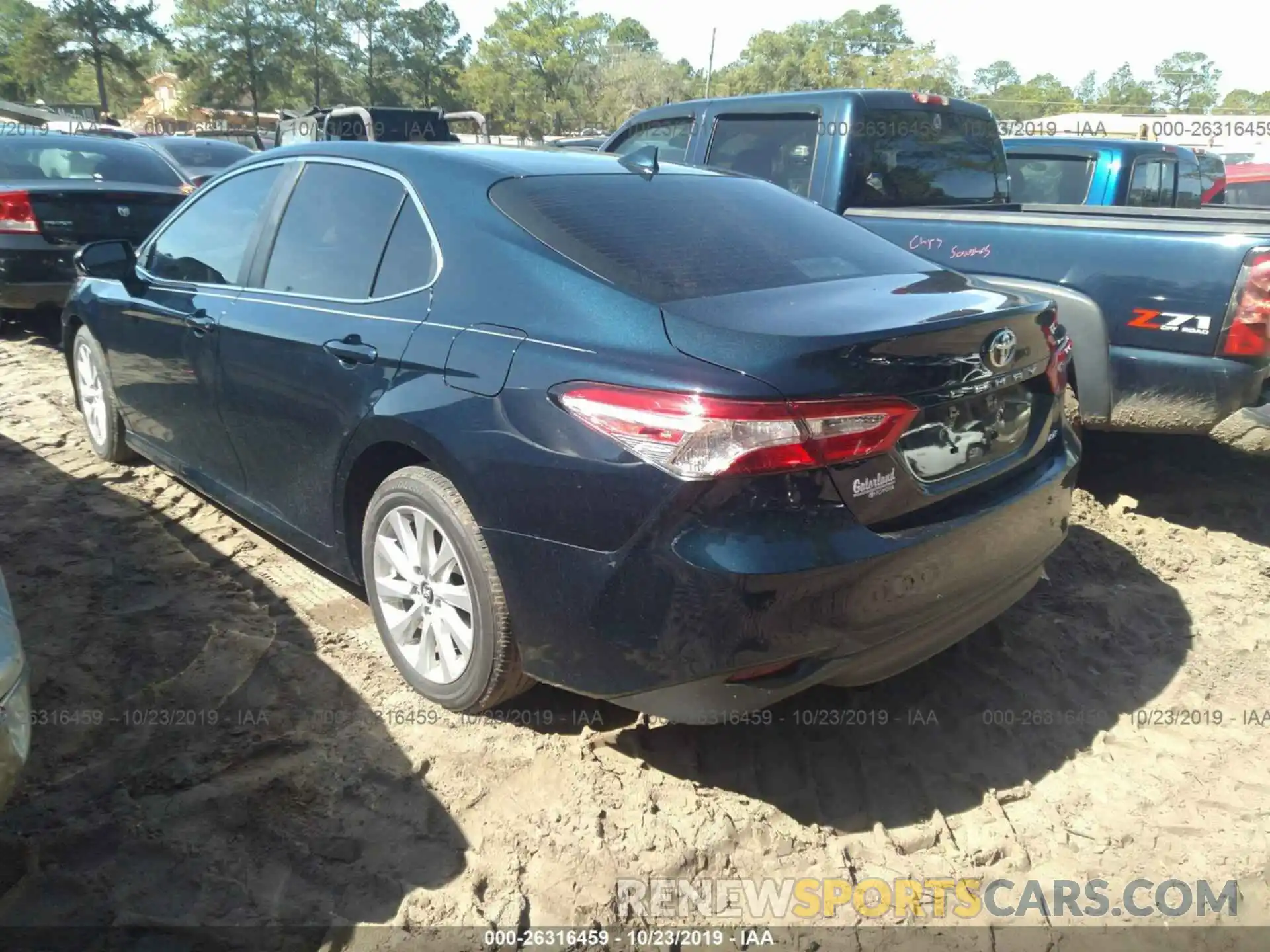 3 Фотография поврежденного автомобиля 4T1B11HK3KU261955 TOYOTA CAMRY 2019