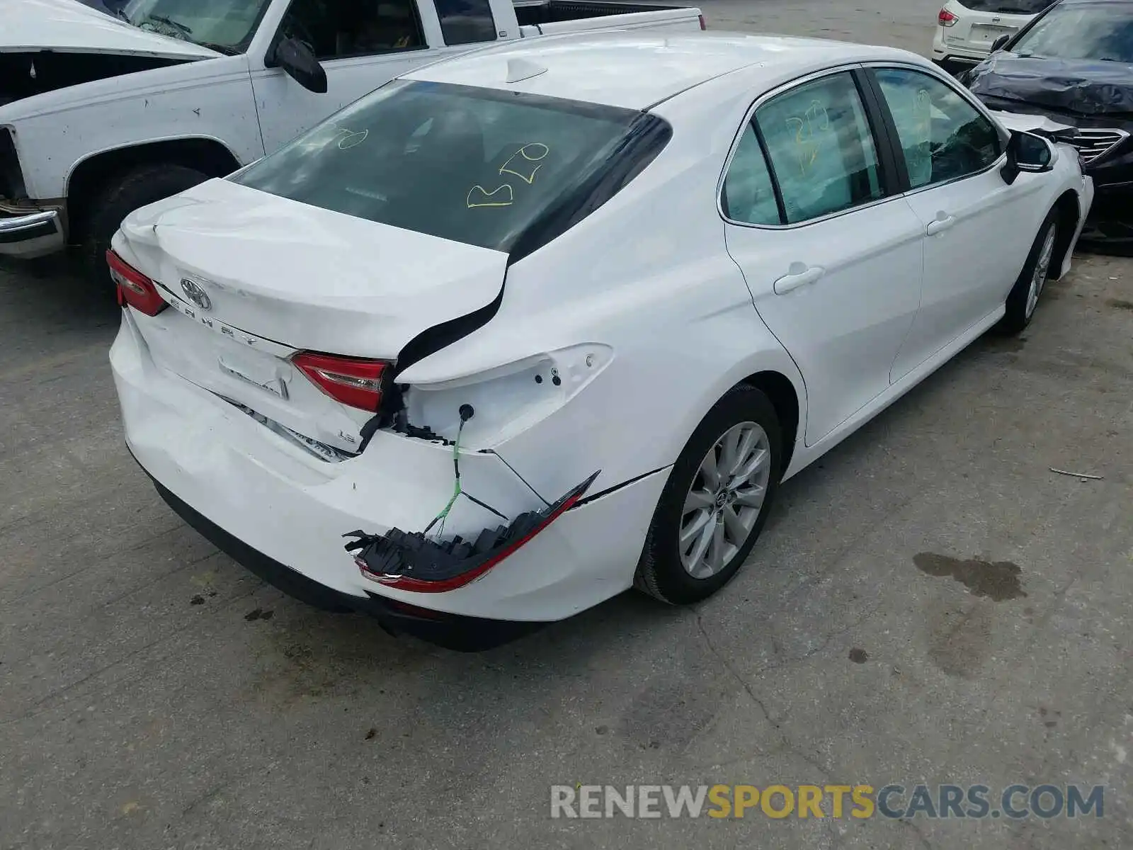 4 Photograph of a damaged car 4T1B11HK3KU262524 TOYOTA CAMRY 2019