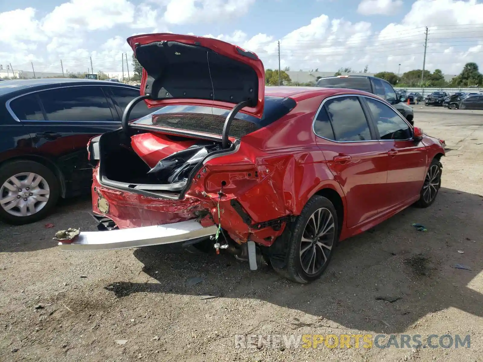 4 Фотография поврежденного автомобиля 4T1B11HK3KU263415 TOYOTA CAMRY 2019