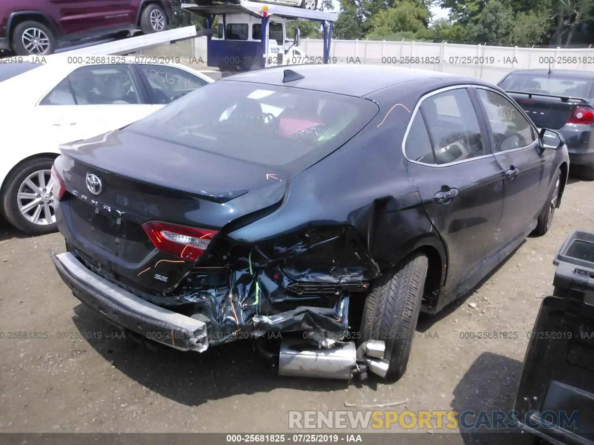 4 Фотография поврежденного автомобиля 4T1B11HK3KU269635 TOYOTA CAMRY 2019