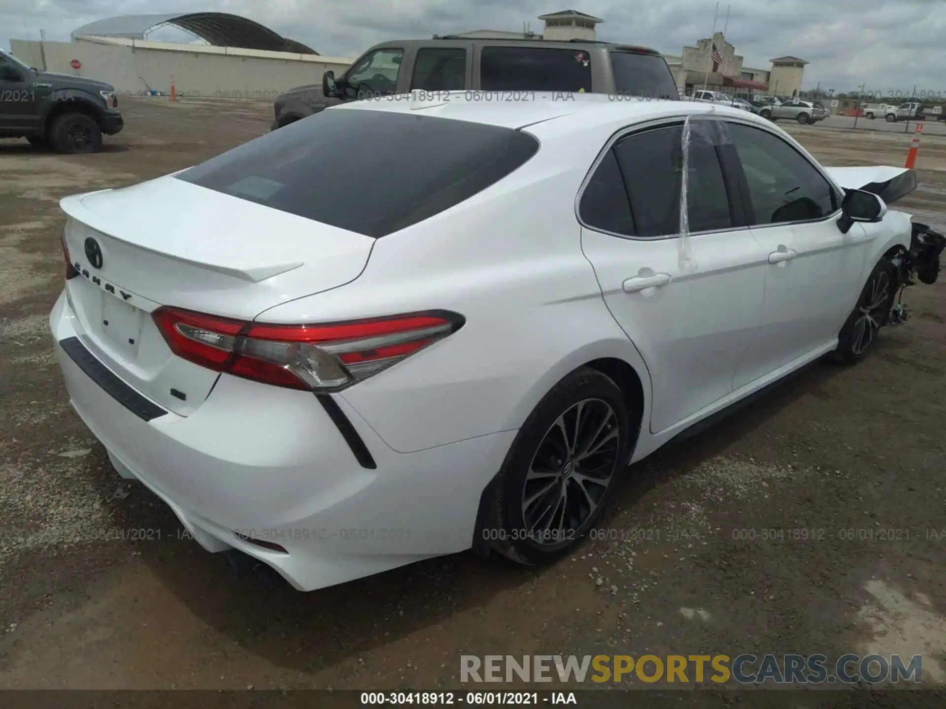 4 Фотография поврежденного автомобиля 4T1B11HK3KU274446 TOYOTA CAMRY 2019