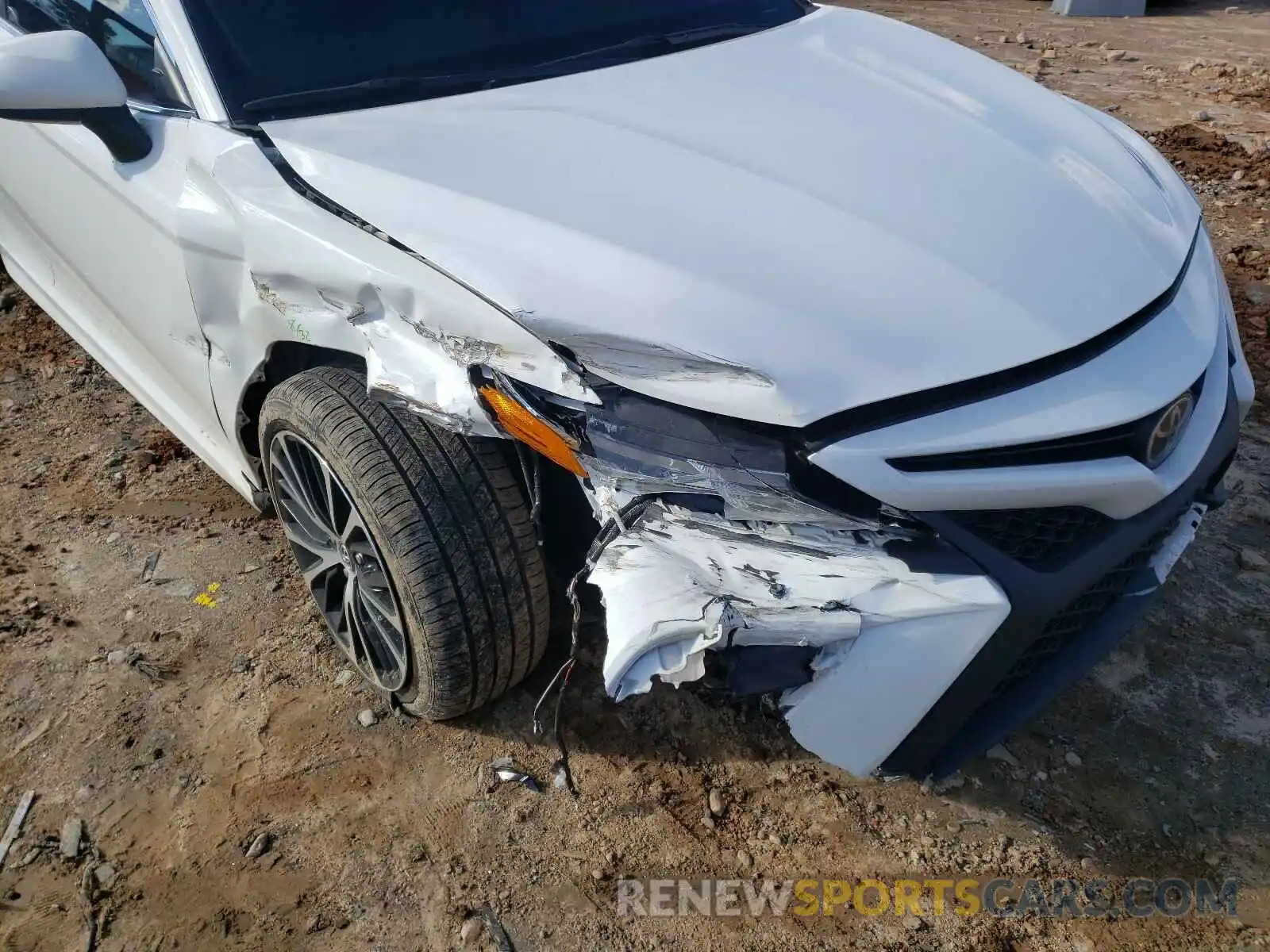 9 Photograph of a damaged car 4T1B11HK3KU275726 TOYOTA CAMRY 2019