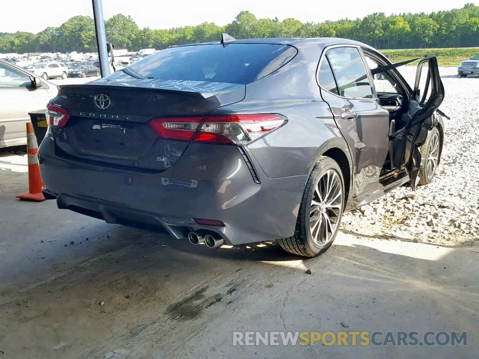 4 Photograph of a damaged car 4T1B11HK3KU278111 TOYOTA CAMRY 2019