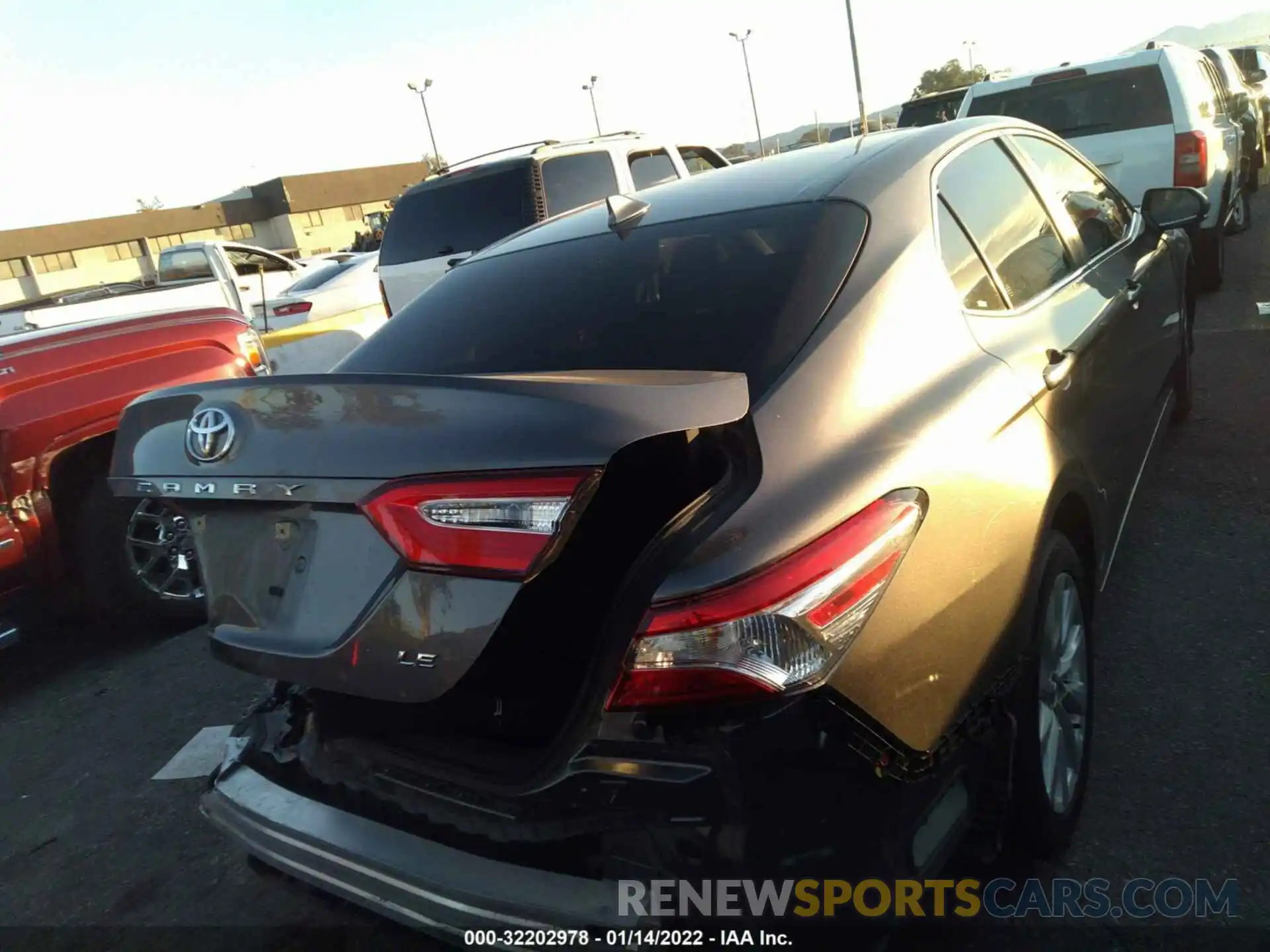 4 Photograph of a damaged car 4T1B11HK3KU278514 TOYOTA CAMRY 2019