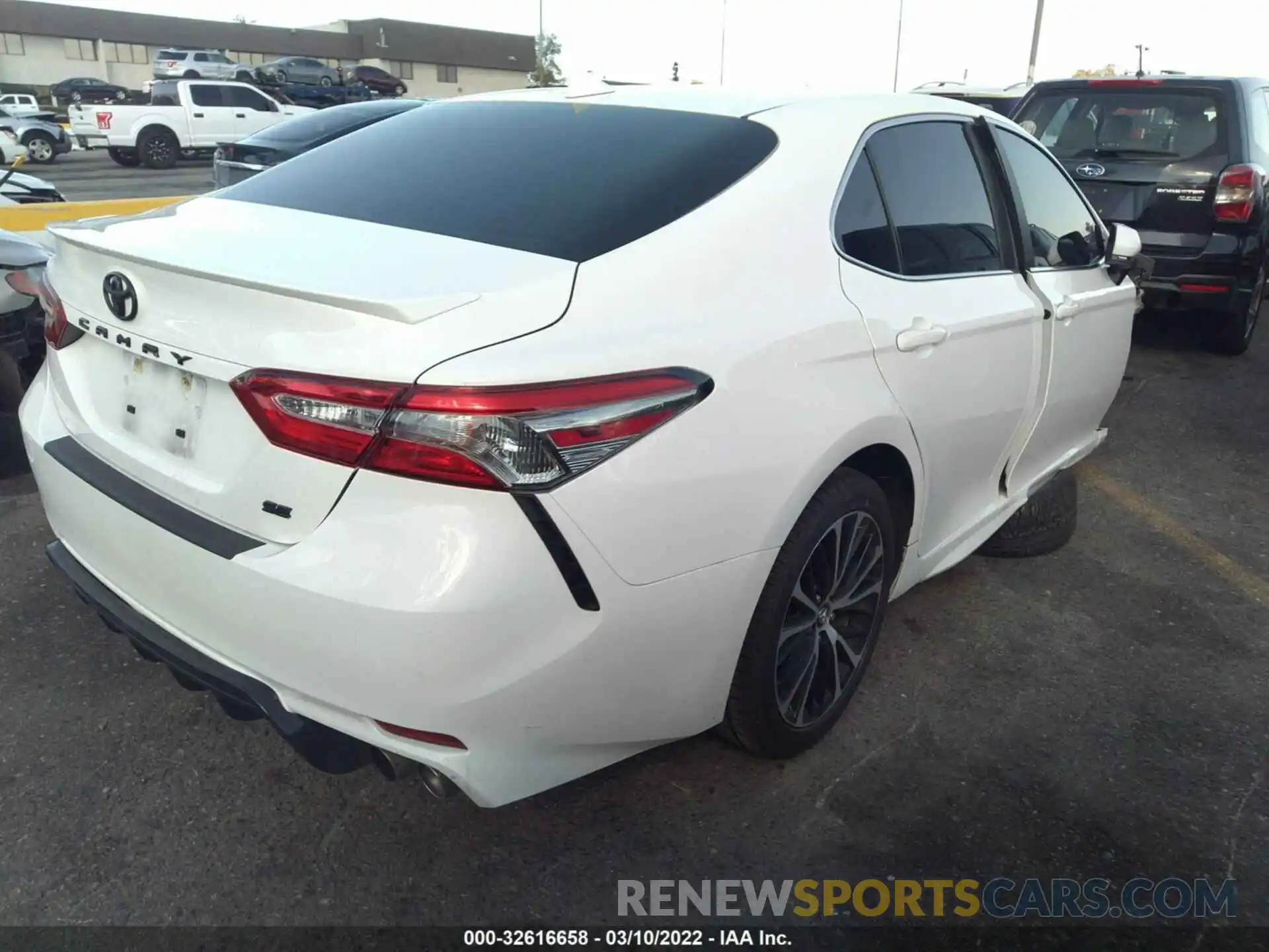 4 Photograph of a damaged car 4T1B11HK3KU280554 TOYOTA CAMRY 2019