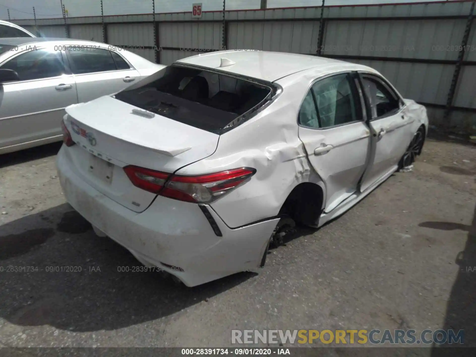 4 Фотография поврежденного автомобиля 4T1B11HK3KU682784 TOYOTA CAMRY 2019