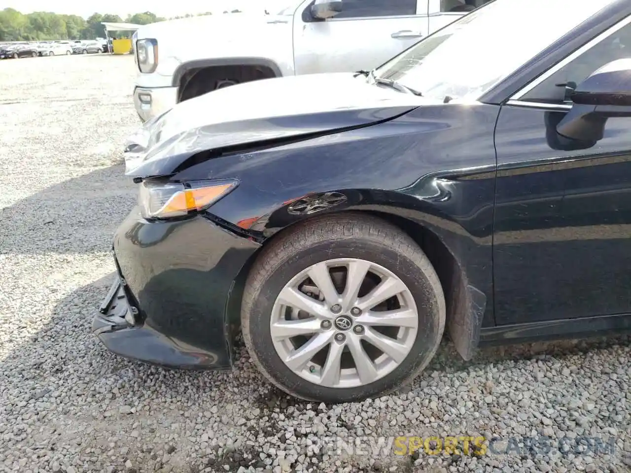 9 Photograph of a damaged car 4T1B11HK3KU685586 TOYOTA CAMRY 2019