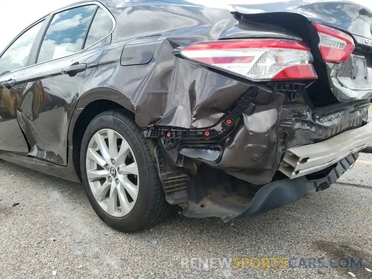 9 Photograph of a damaged car 4T1B11HK3KU688908 TOYOTA CAMRY 2019