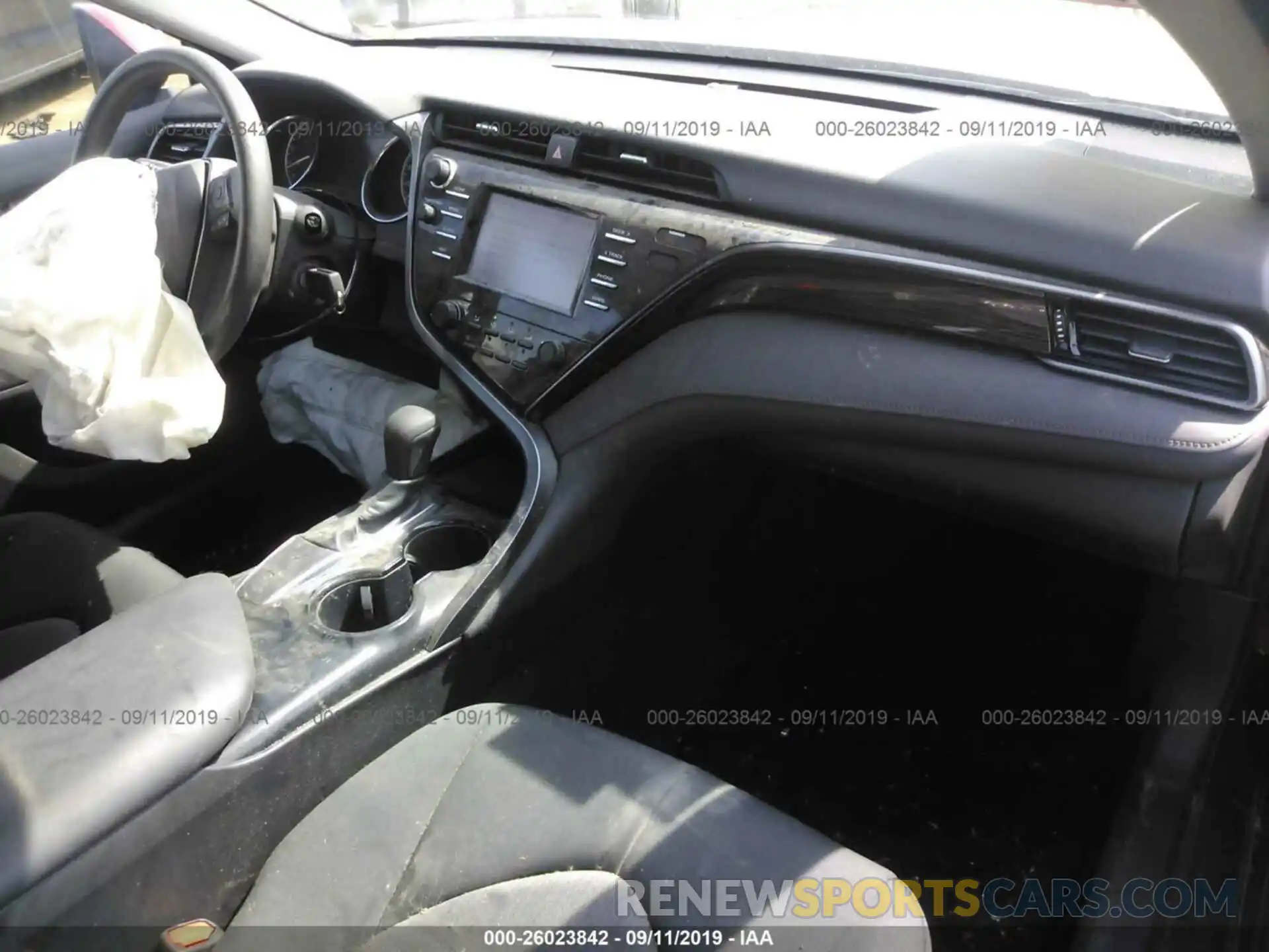 5 Photograph of a damaged car 4T1B11HK3KU690559 TOYOTA CAMRY 2019