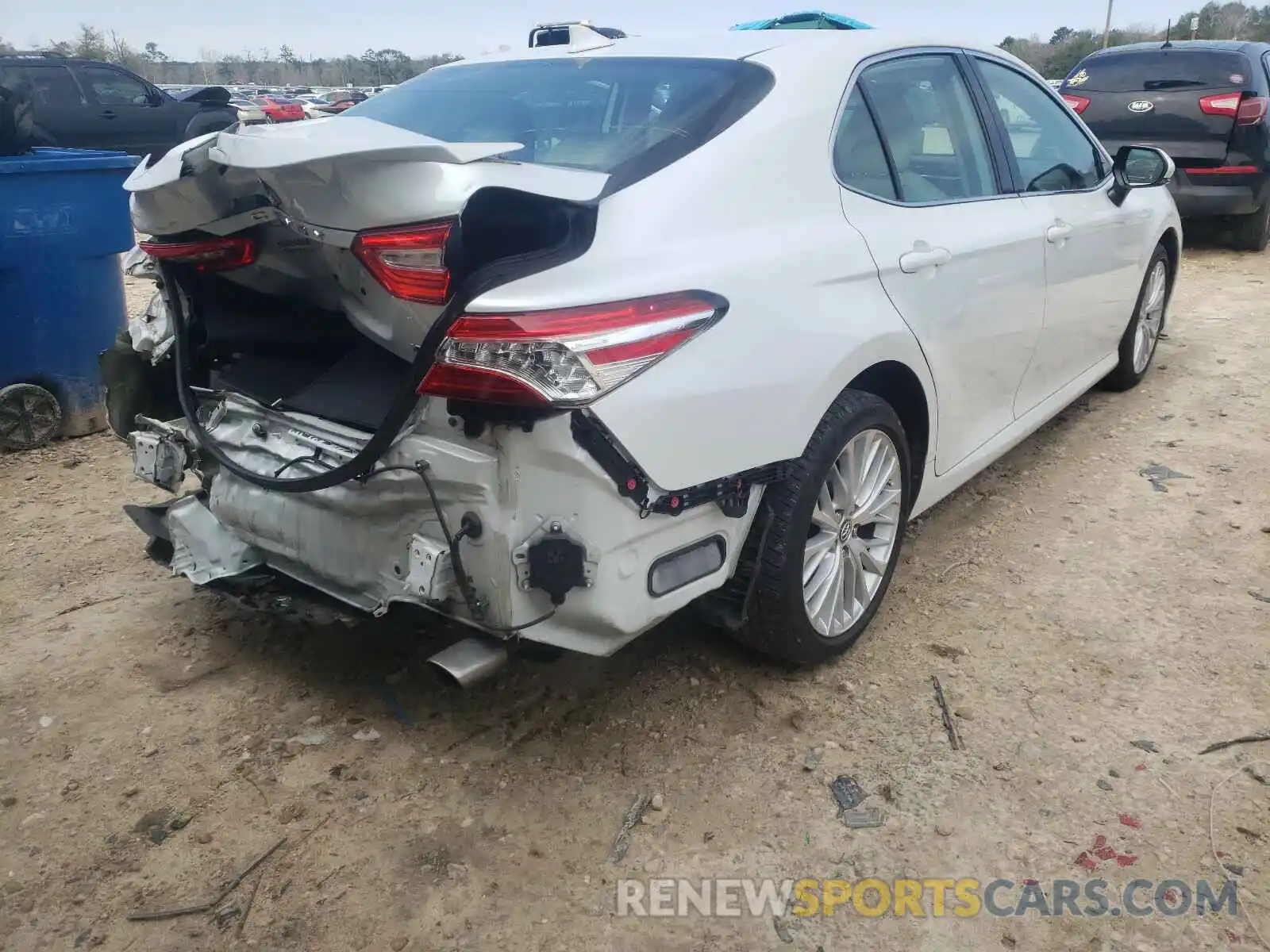 4 Фотография поврежденного автомобиля 4T1B11HK3KU694000 TOYOTA CAMRY 2019