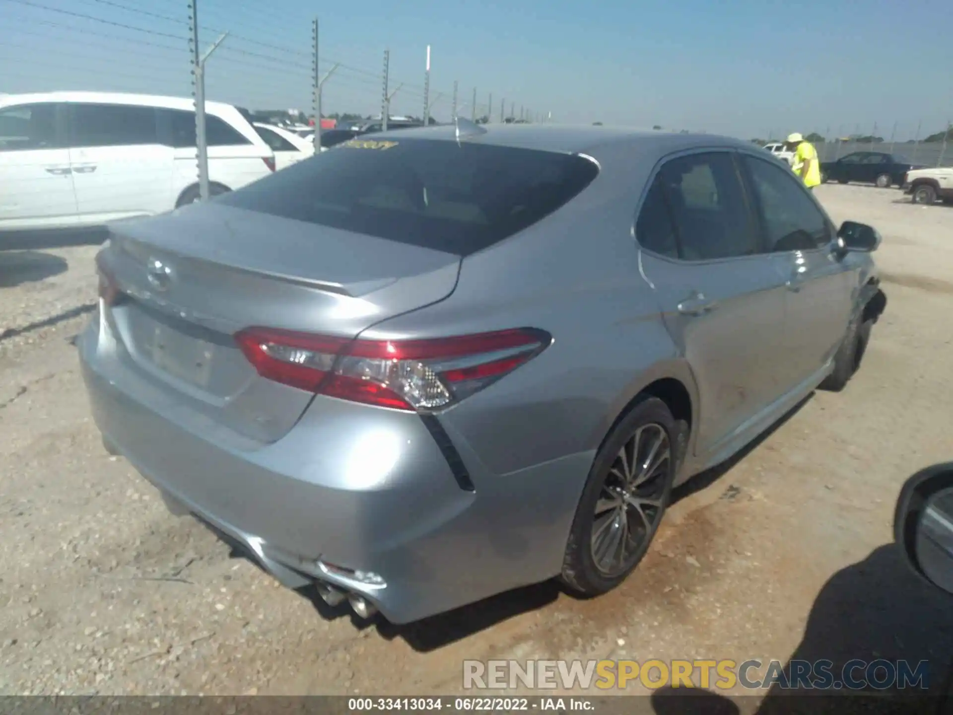 4 Фотография поврежденного автомобиля 4T1B11HK3KU699049 TOYOTA CAMRY 2019