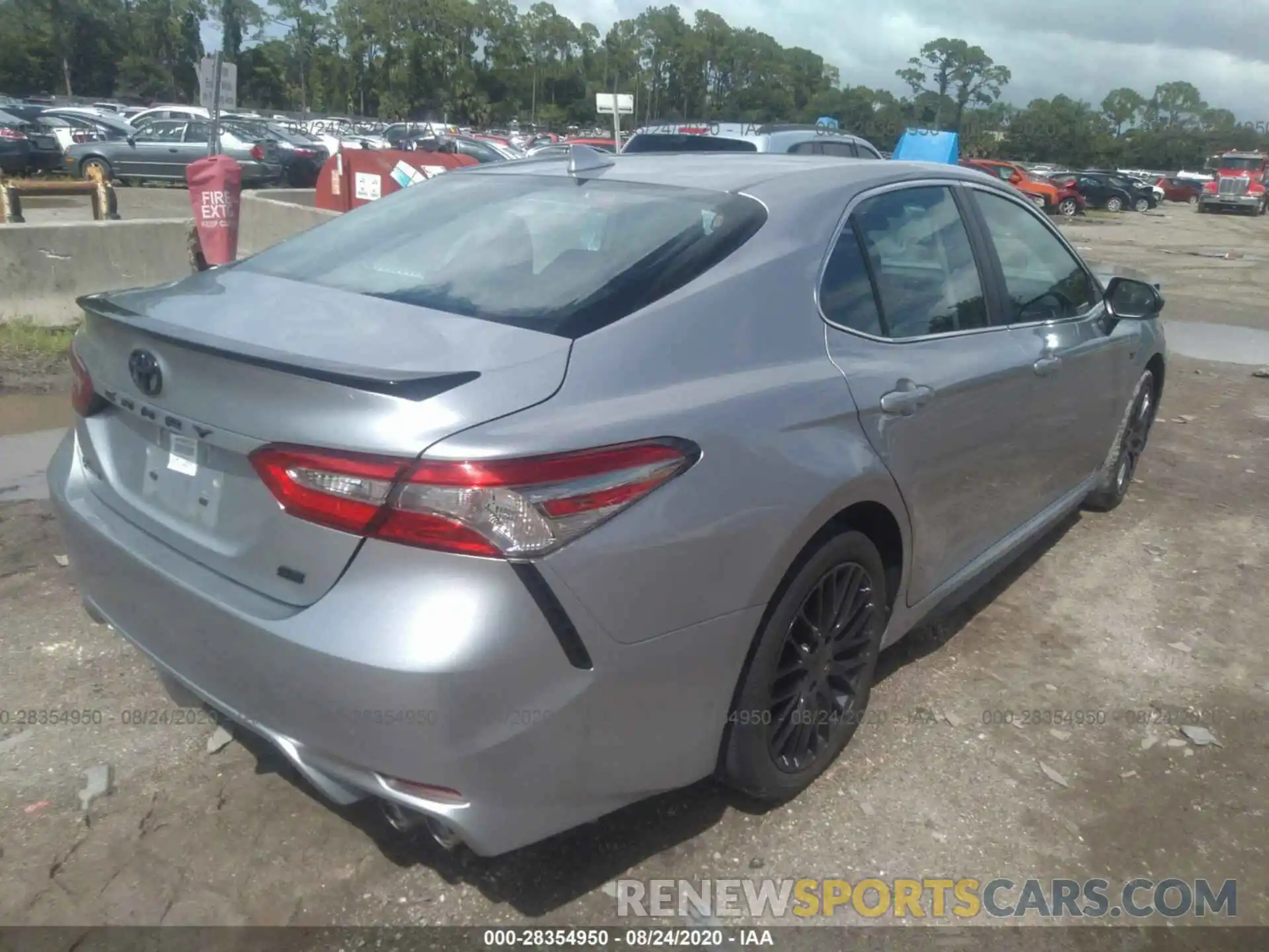 4 Photograph of a damaged car 4T1B11HK3KU700104 TOYOTA CAMRY 2019