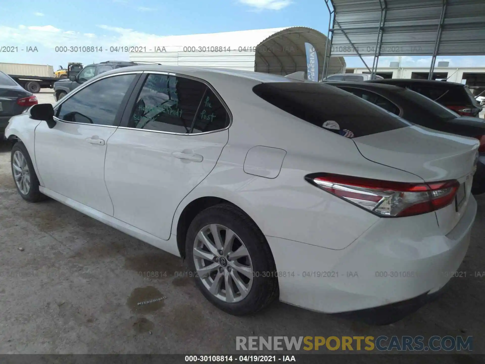 3 Фотография поврежденного автомобиля 4T1B11HK3KU701284 TOYOTA CAMRY 2019