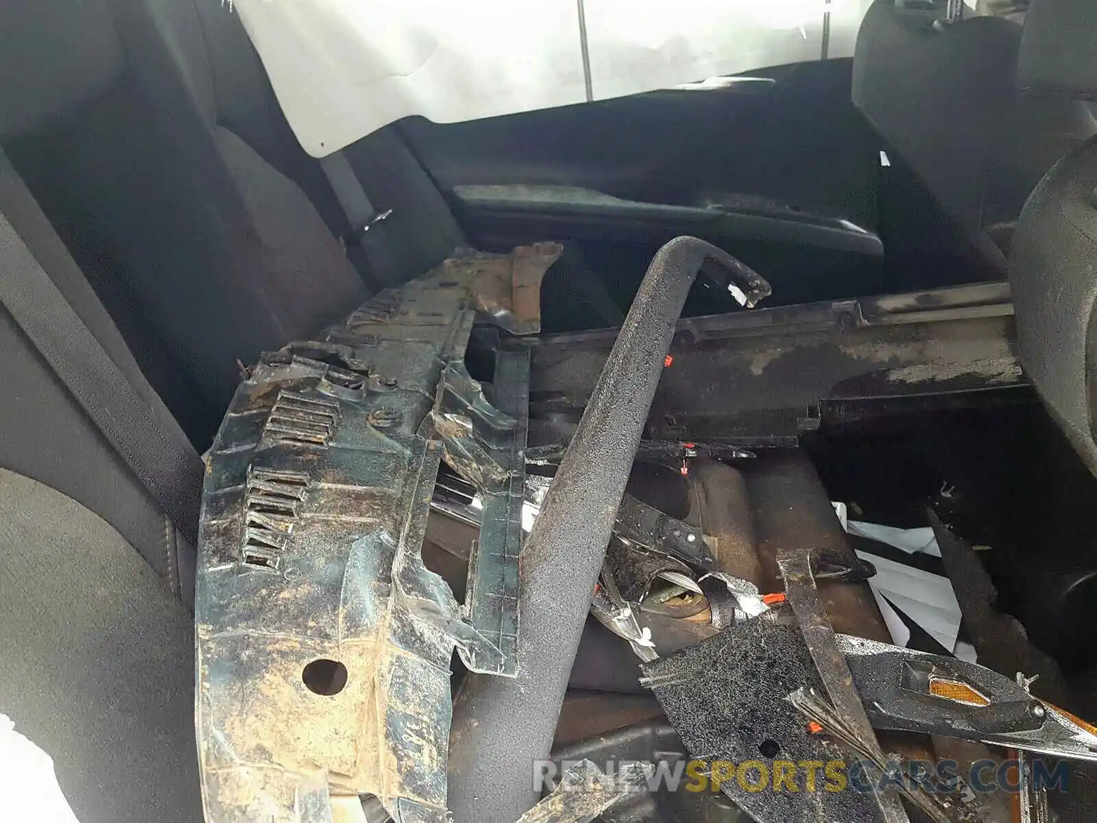 6 Photograph of a damaged car 4T1B11HK3KU701673 TOYOTA CAMRY 2019