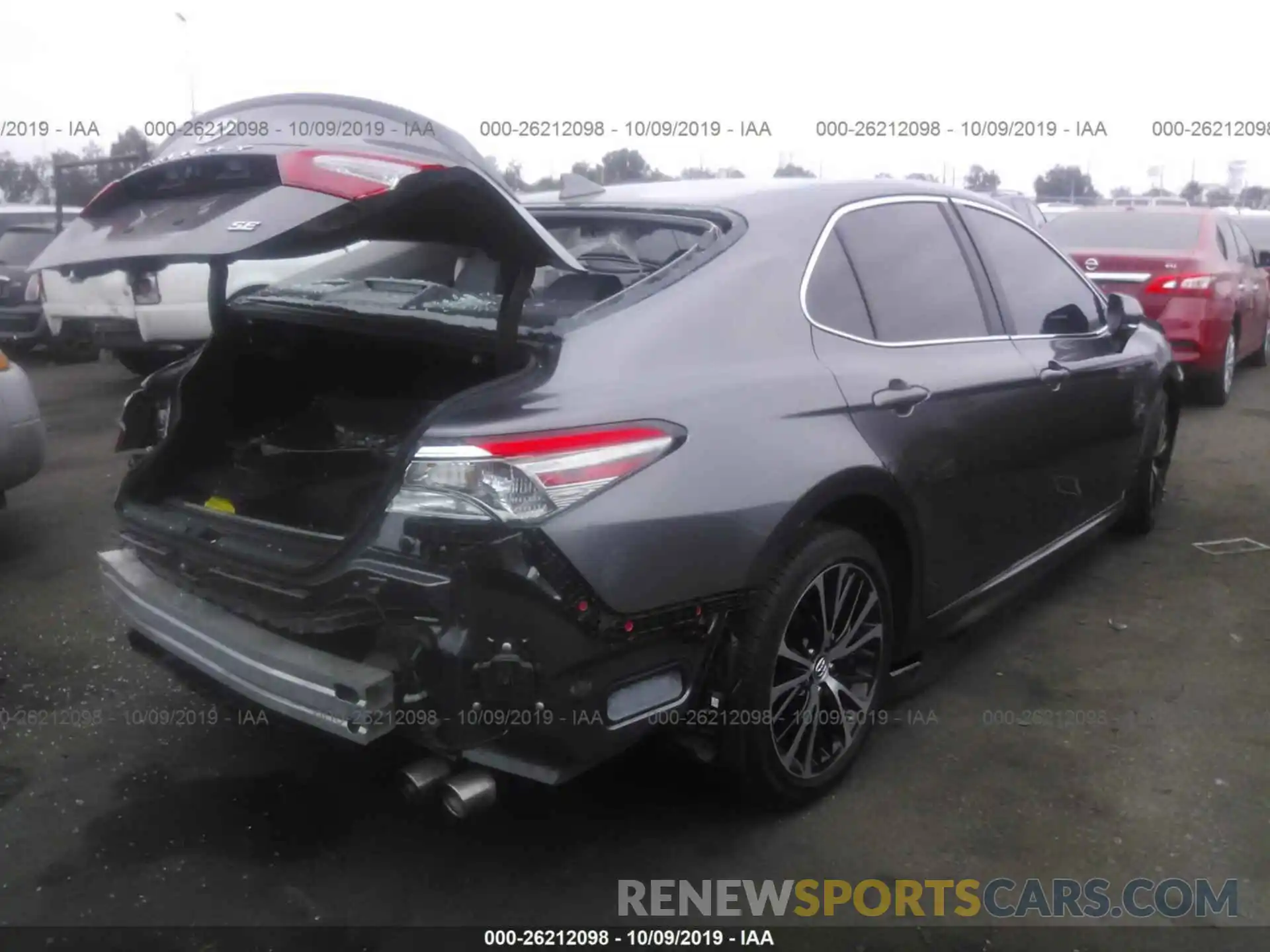 4 Photograph of a damaged car 4T1B11HK3KU704024 TOYOTA CAMRY 2019