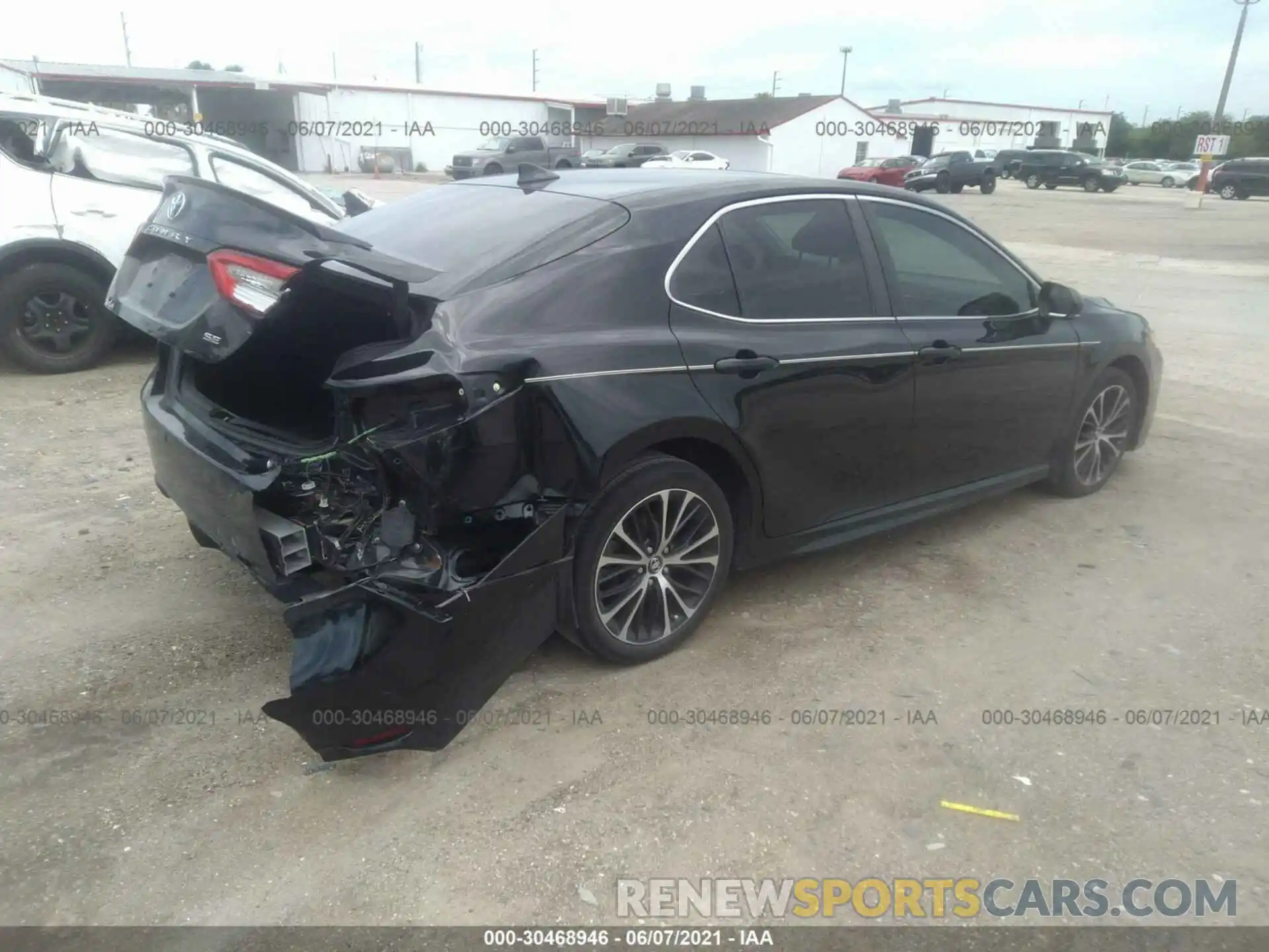 4 Photograph of a damaged car 4T1B11HK3KU710163 TOYOTA CAMRY 2019