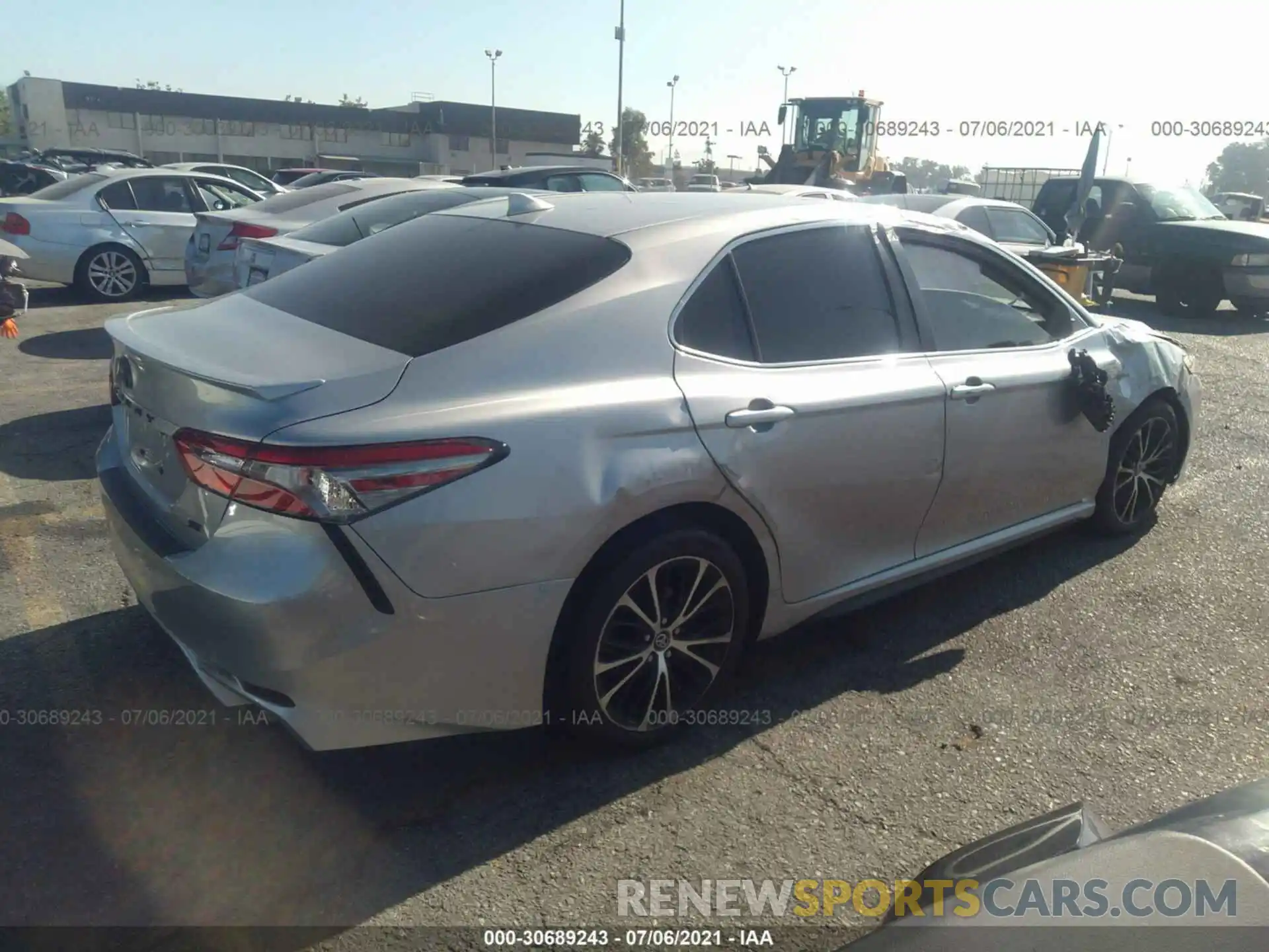 4 Фотография поврежденного автомобиля 4T1B11HK3KU710924 TOYOTA CAMRY 2019