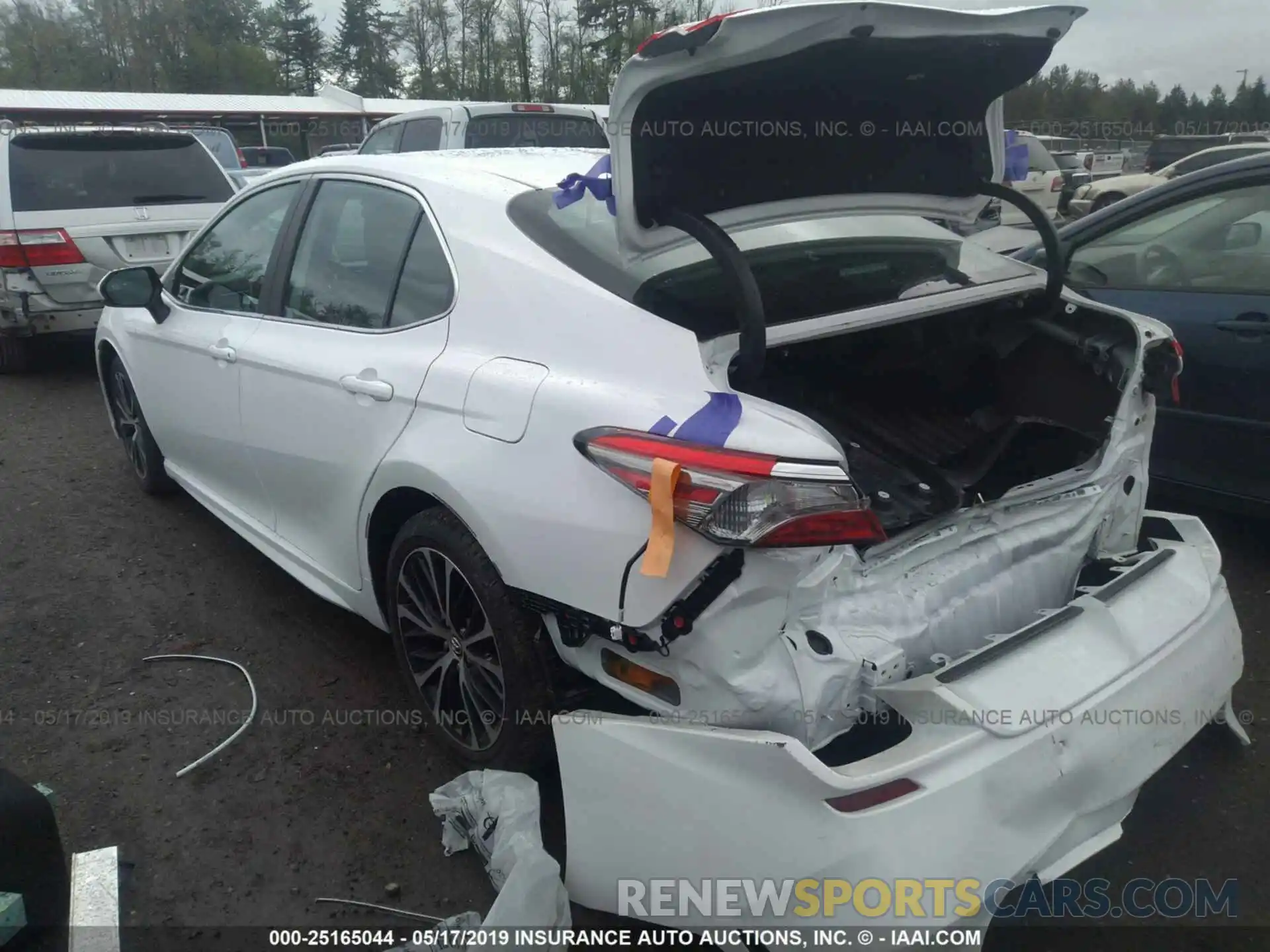 3 Photograph of a damaged car 4T1B11HK3KU711281 TOYOTA CAMRY 2019