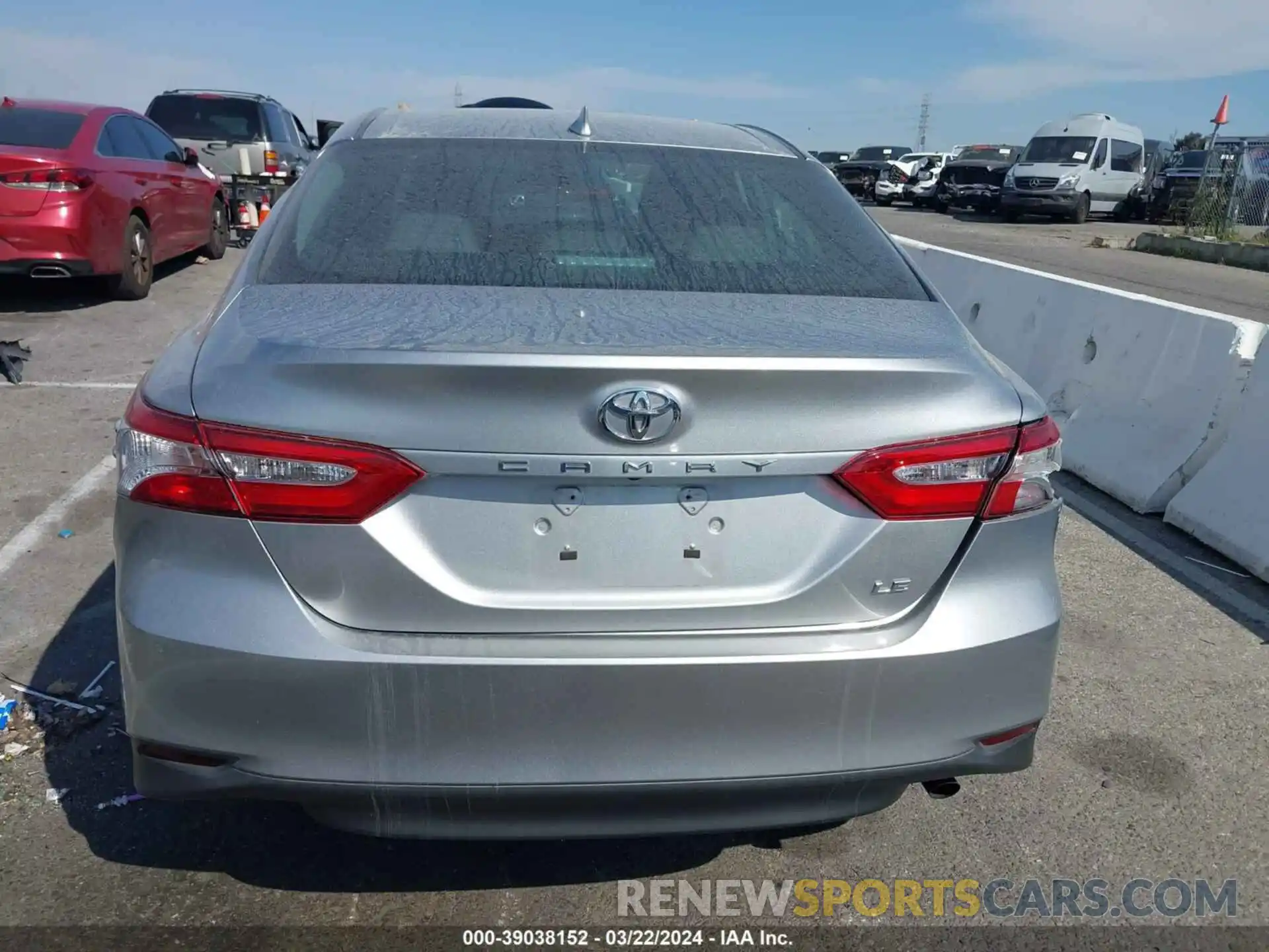 16 Photograph of a damaged car 4T1B11HK3KU715301 TOYOTA CAMRY 2019