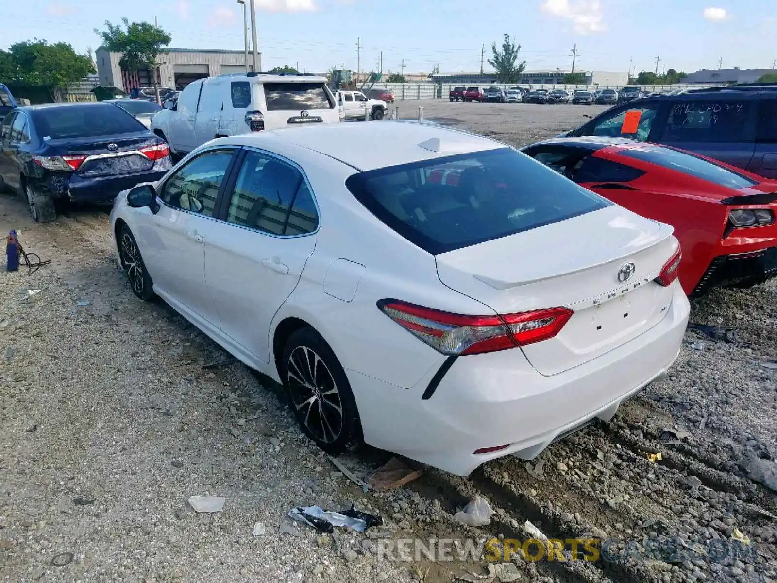 3 Photograph of a damaged car 4T1B11HK3KU717095 TOYOTA CAMRY 2019