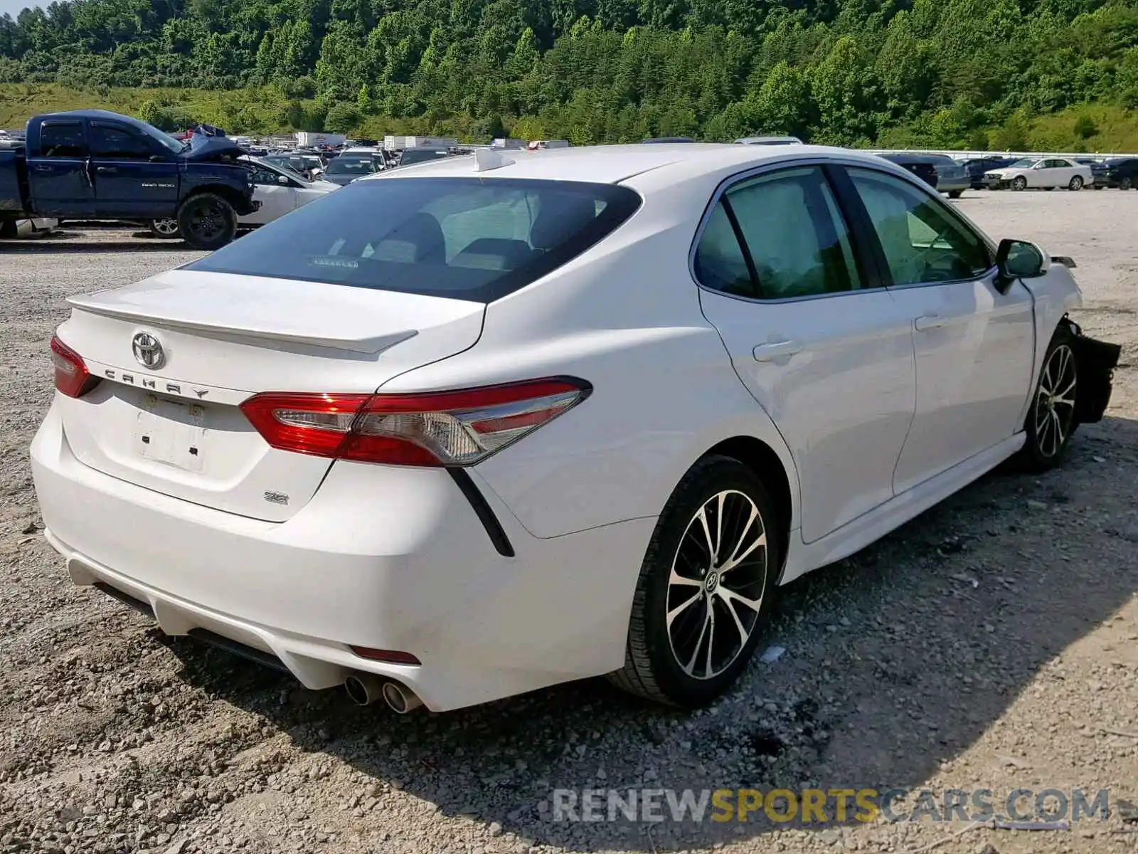 4 Фотография поврежденного автомобиля 4T1B11HK3KU727450 TOYOTA CAMRY 2019