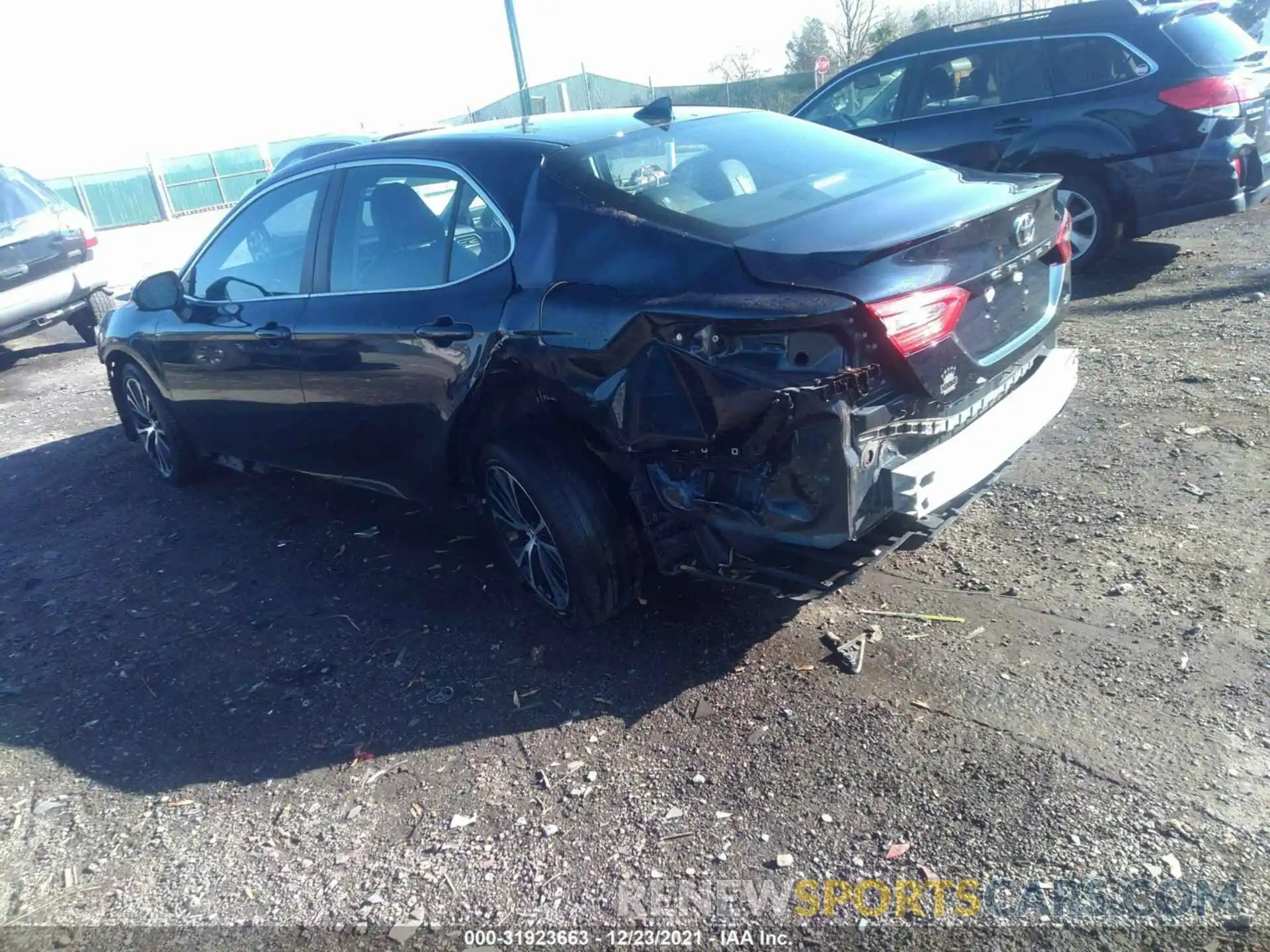 3 Фотография поврежденного автомобиля 4T1B11HK3KU728470 TOYOTA CAMRY 2019