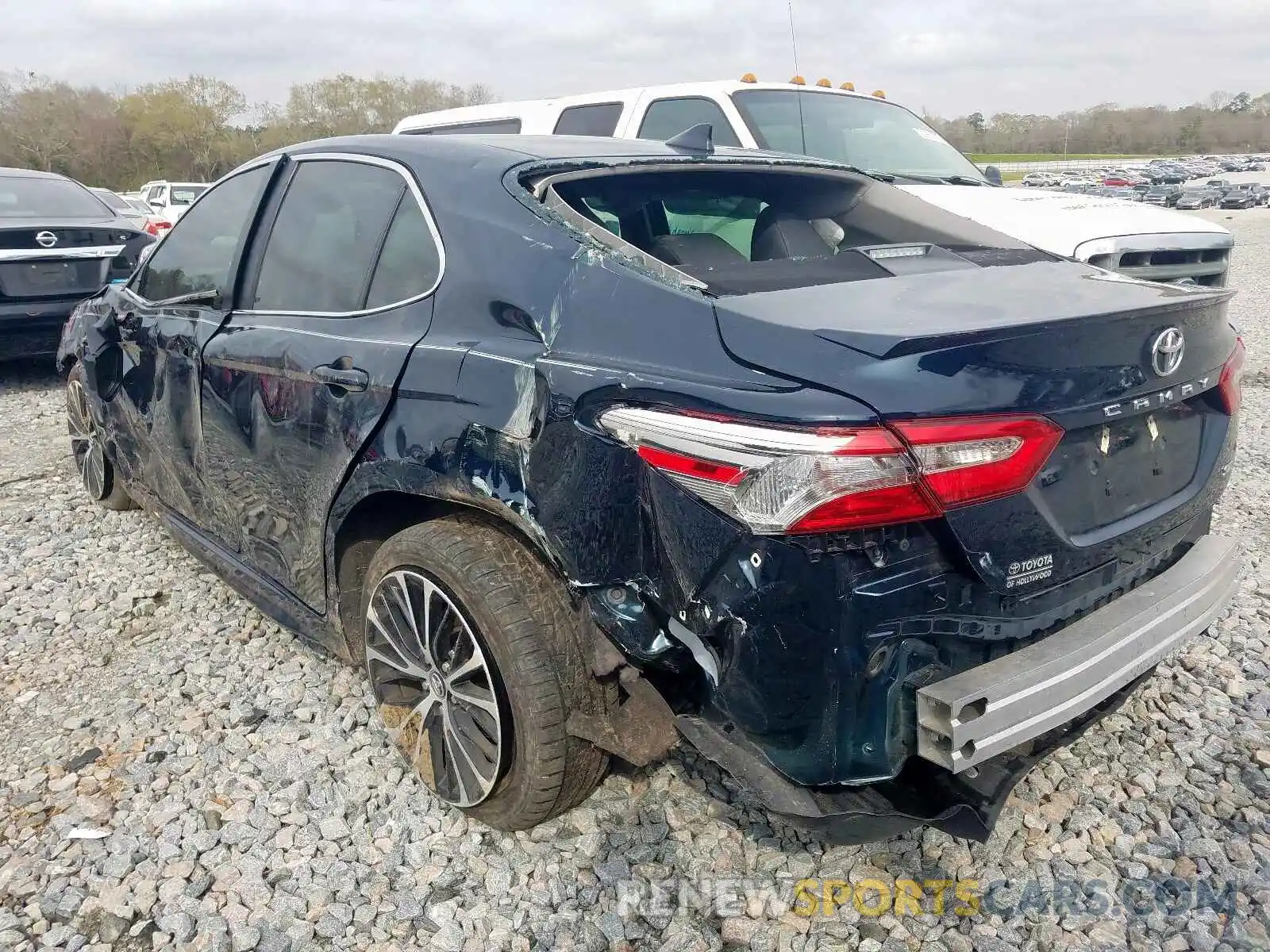 3 Фотография поврежденного автомобиля 4T1B11HK3KU732485 TOYOTA CAMRY 2019