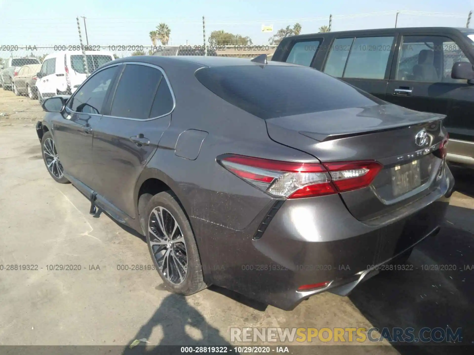 3 Фотография поврежденного автомобиля 4T1B11HK3KU733362 TOYOTA CAMRY 2019