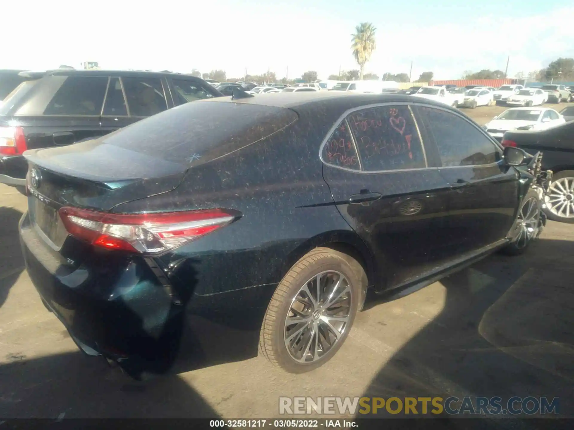 4 Photograph of a damaged car 4T1B11HK3KU734639 TOYOTA CAMRY 2019