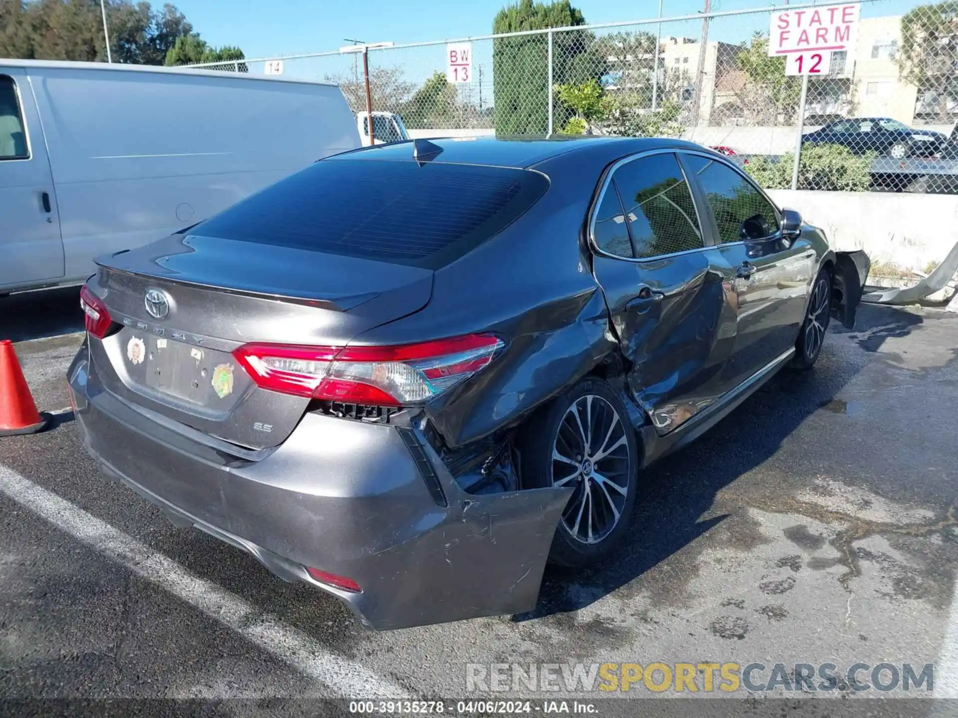 4 Photograph of a damaged car 4T1B11HK3KU740408 TOYOTA CAMRY 2019