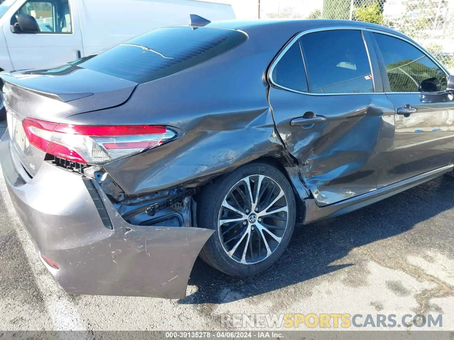 6 Photograph of a damaged car 4T1B11HK3KU740408 TOYOTA CAMRY 2019